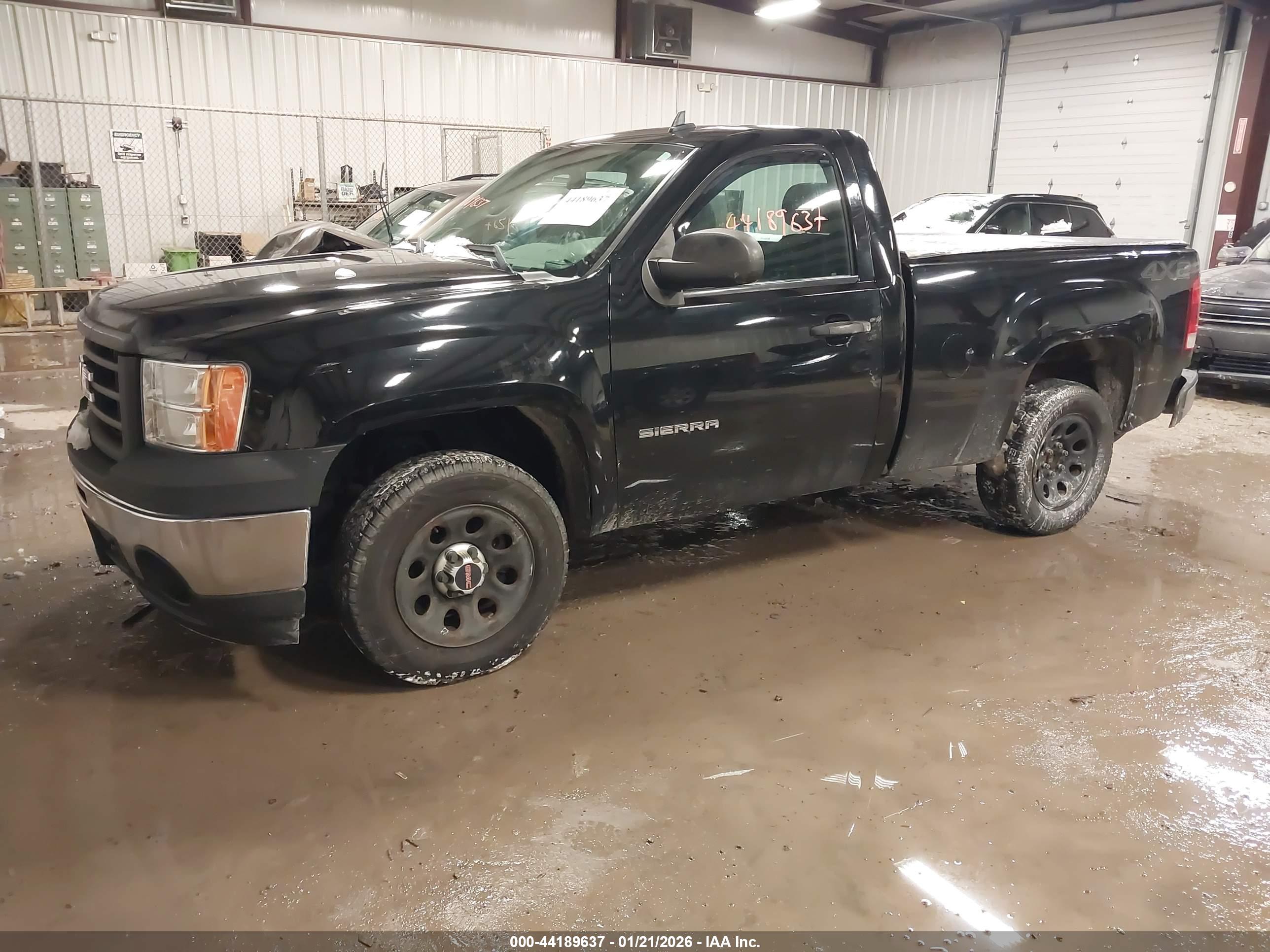 GMC SIERRA image 2