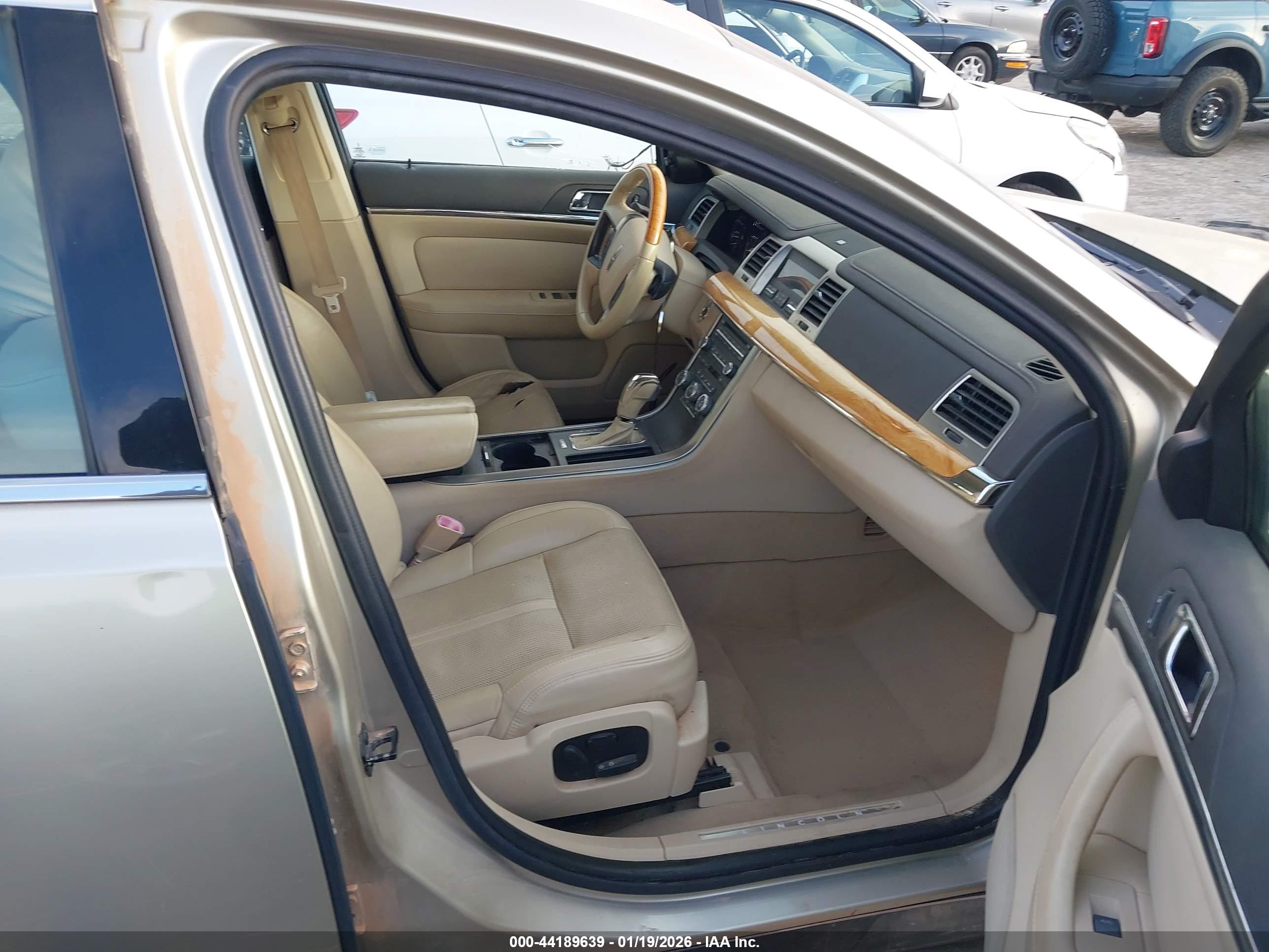 LINCOLN MKS image 5