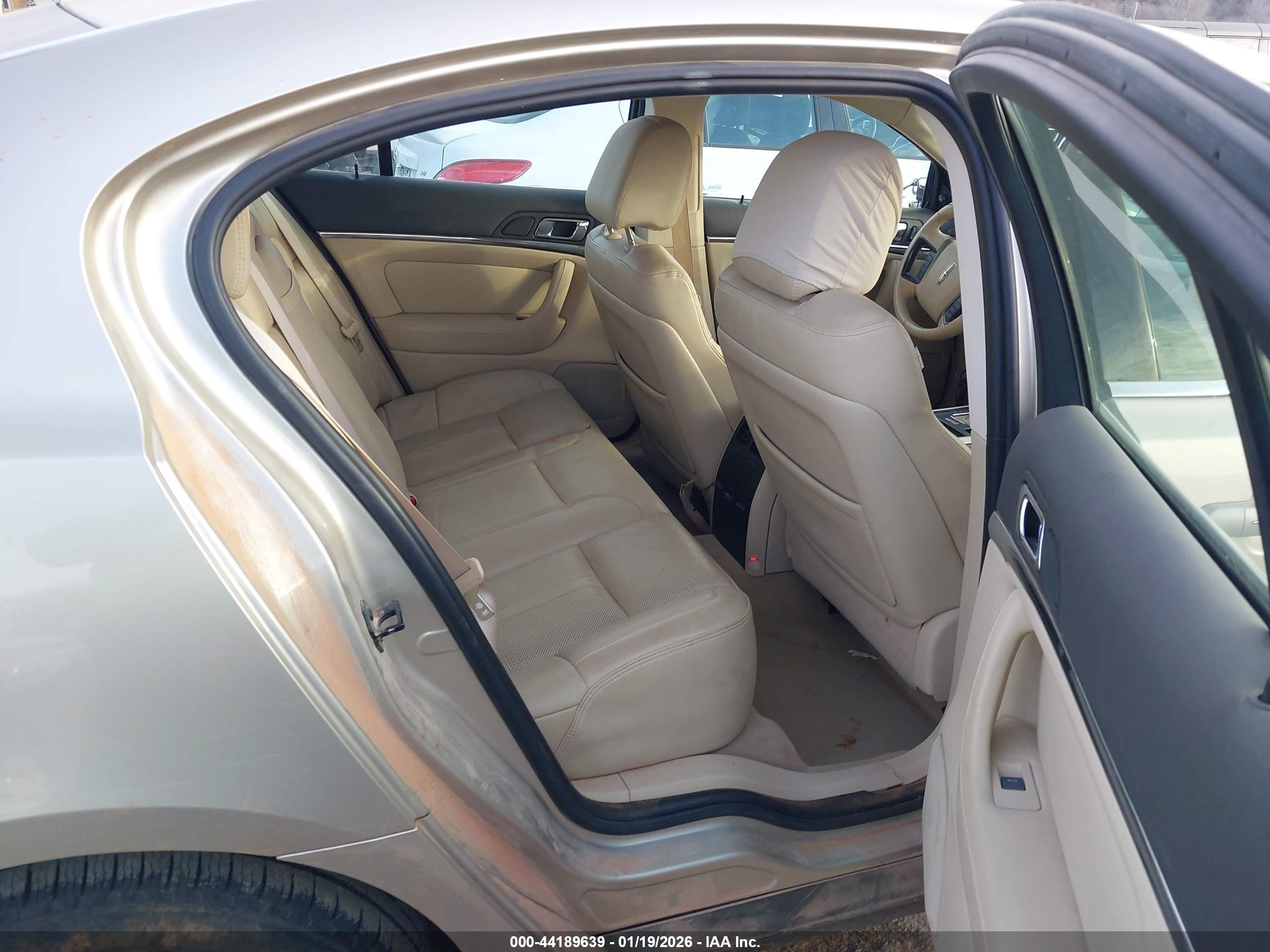 LINCOLN MKS image 8