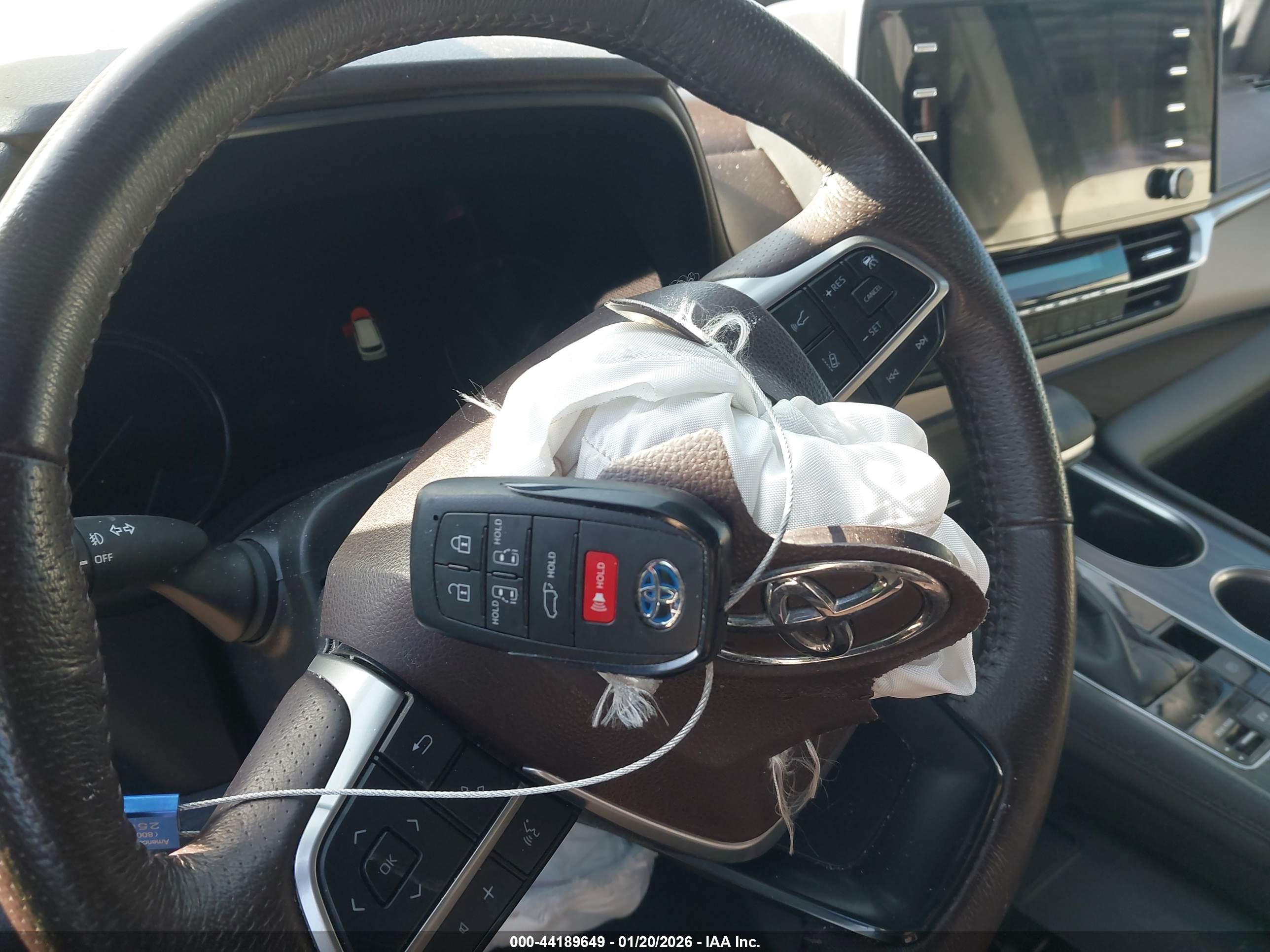 TOYOTA SIENNA image 11
