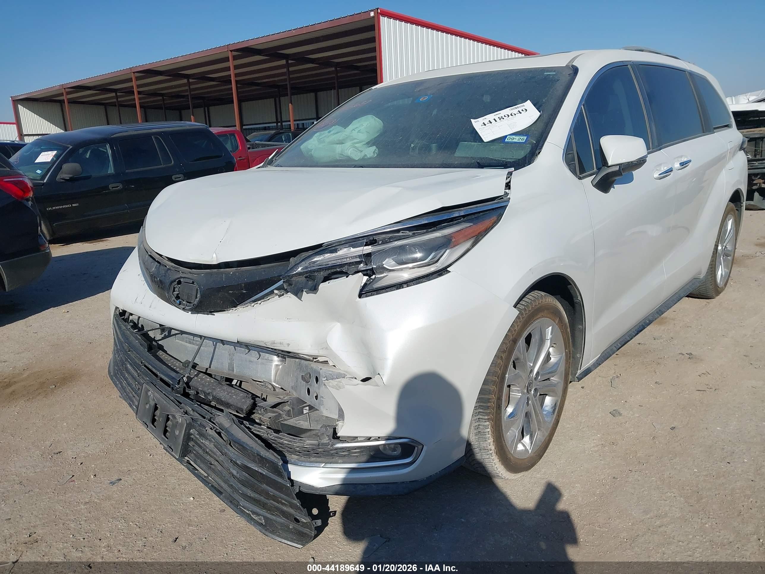 TOYOTA SIENNA image 6