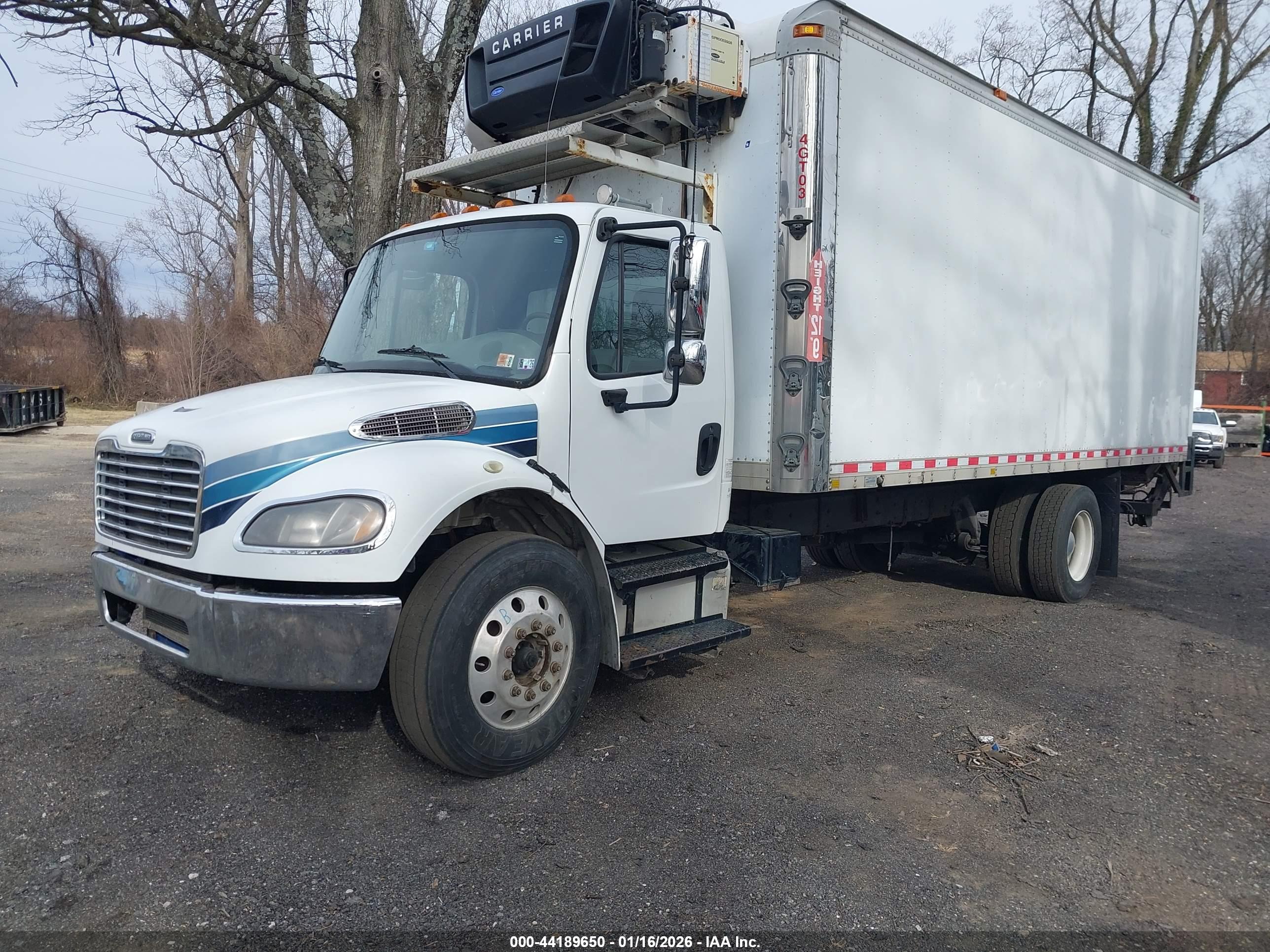 FREIGHTLINER M2 image 2