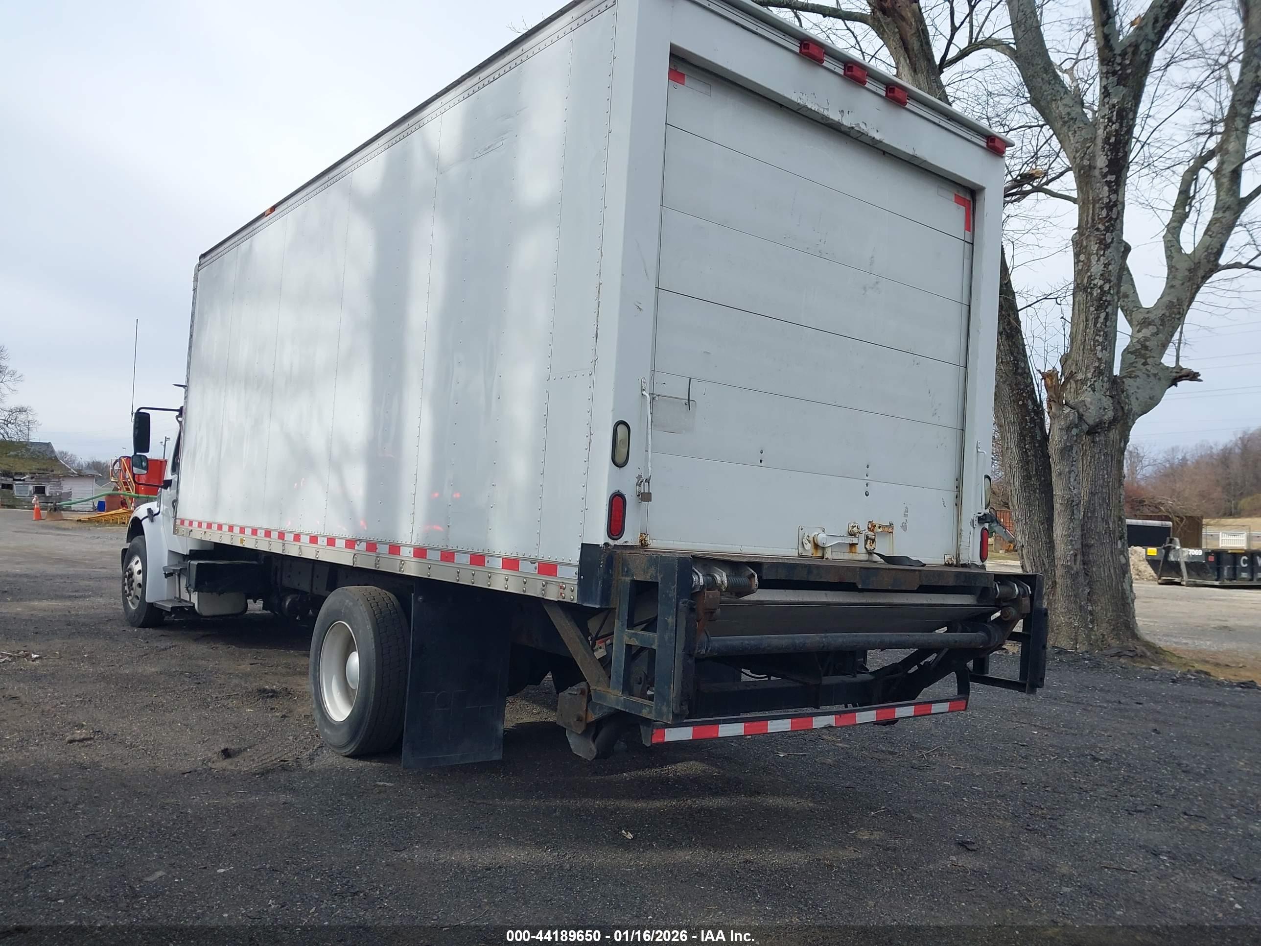 FREIGHTLINER M2 image 3
