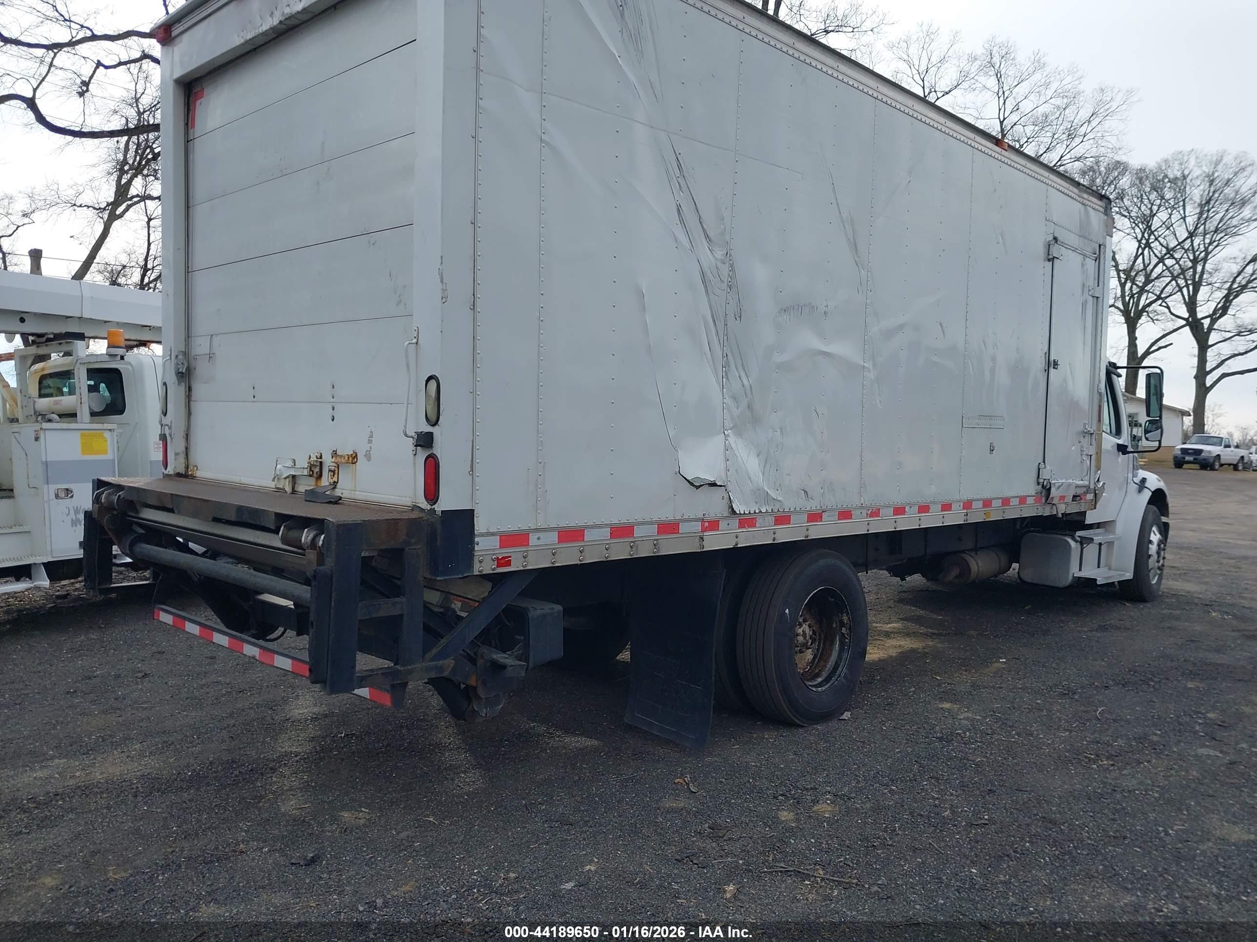 FREIGHTLINER M2 image 4