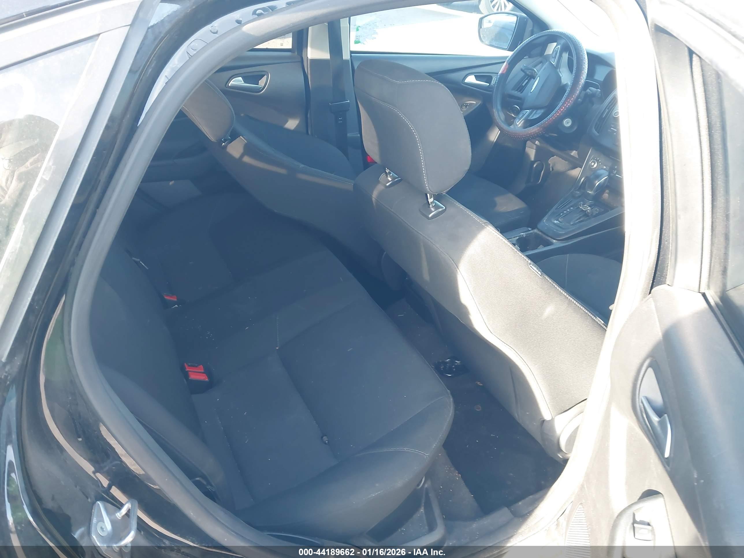 FORD FOCUS image 8