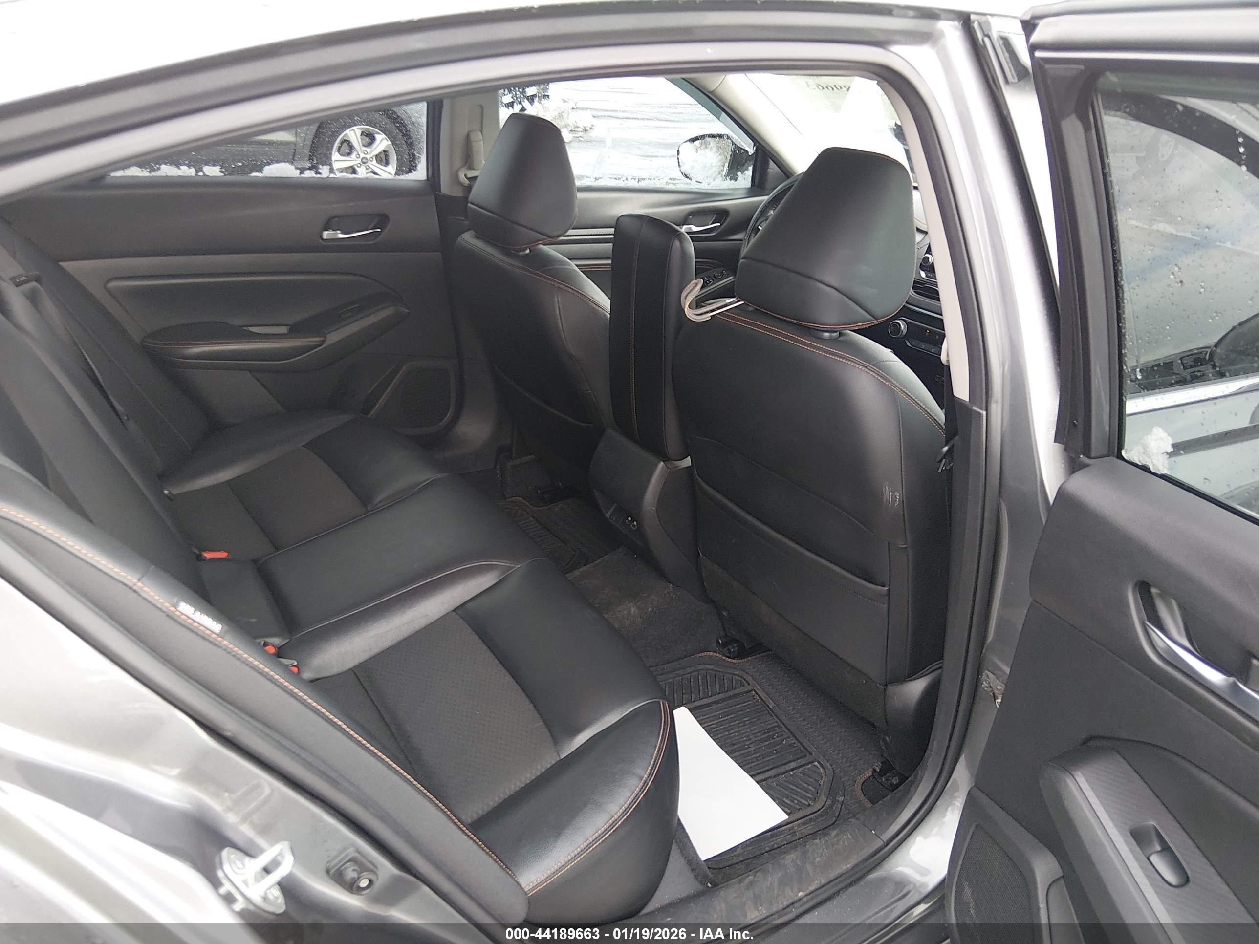 NISSAN ALTIMA image 8