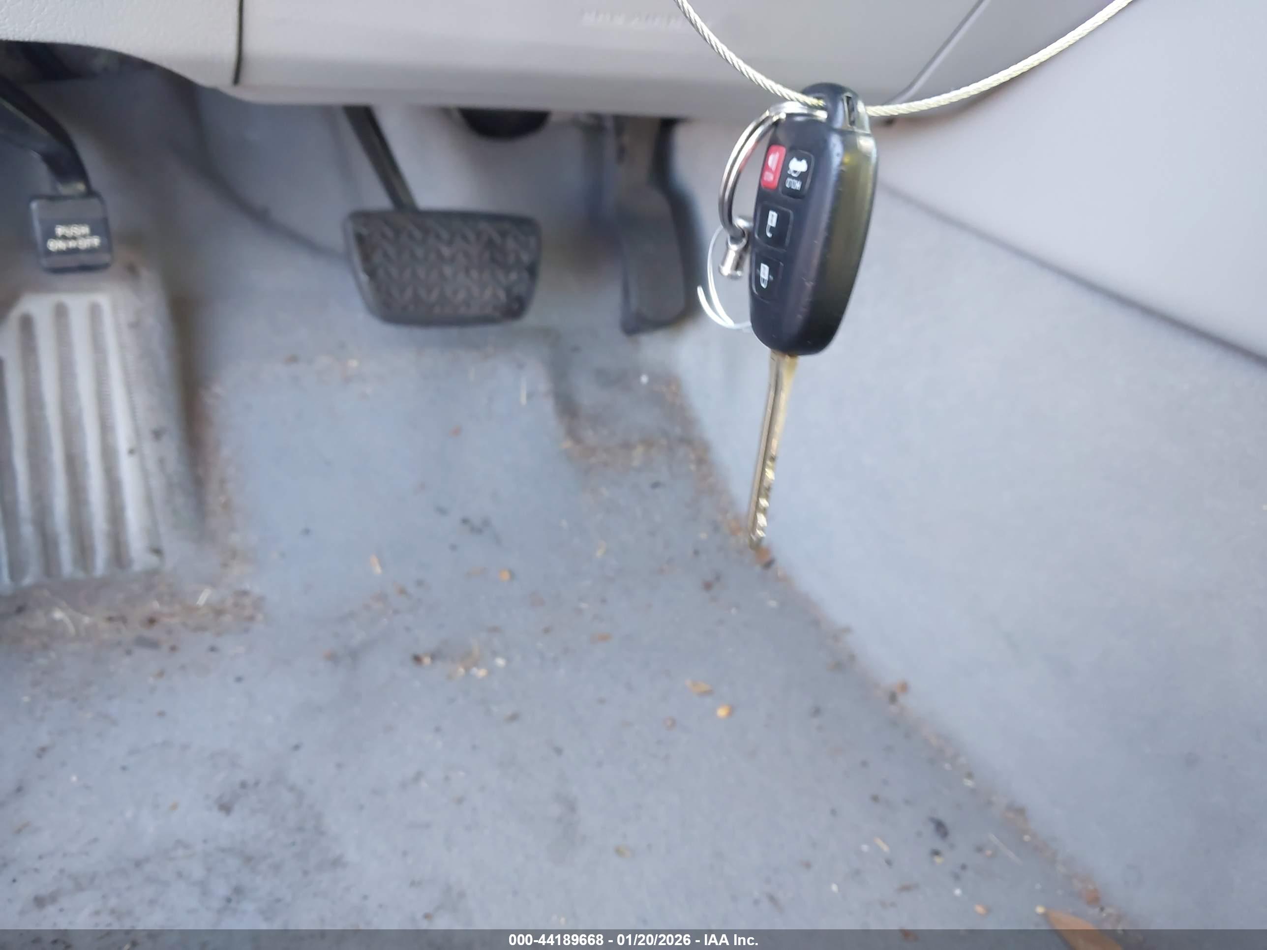 TOYOTA CAMRY image 11