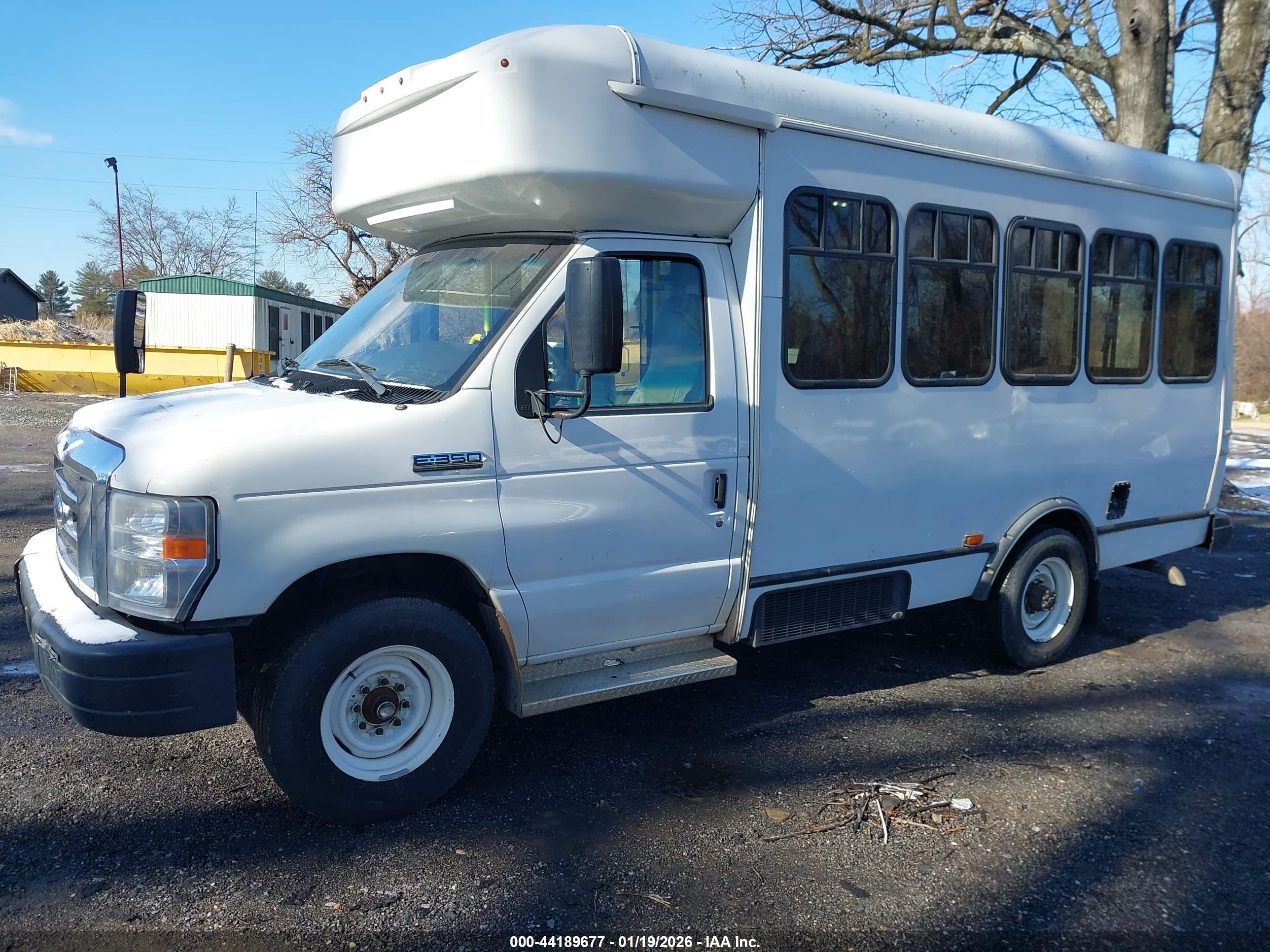 FORD E-350 image 2
