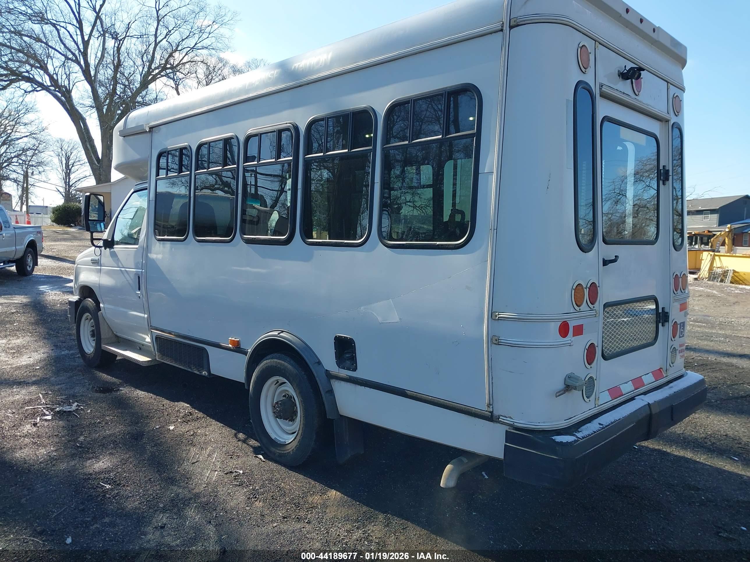 FORD E-350 image 3