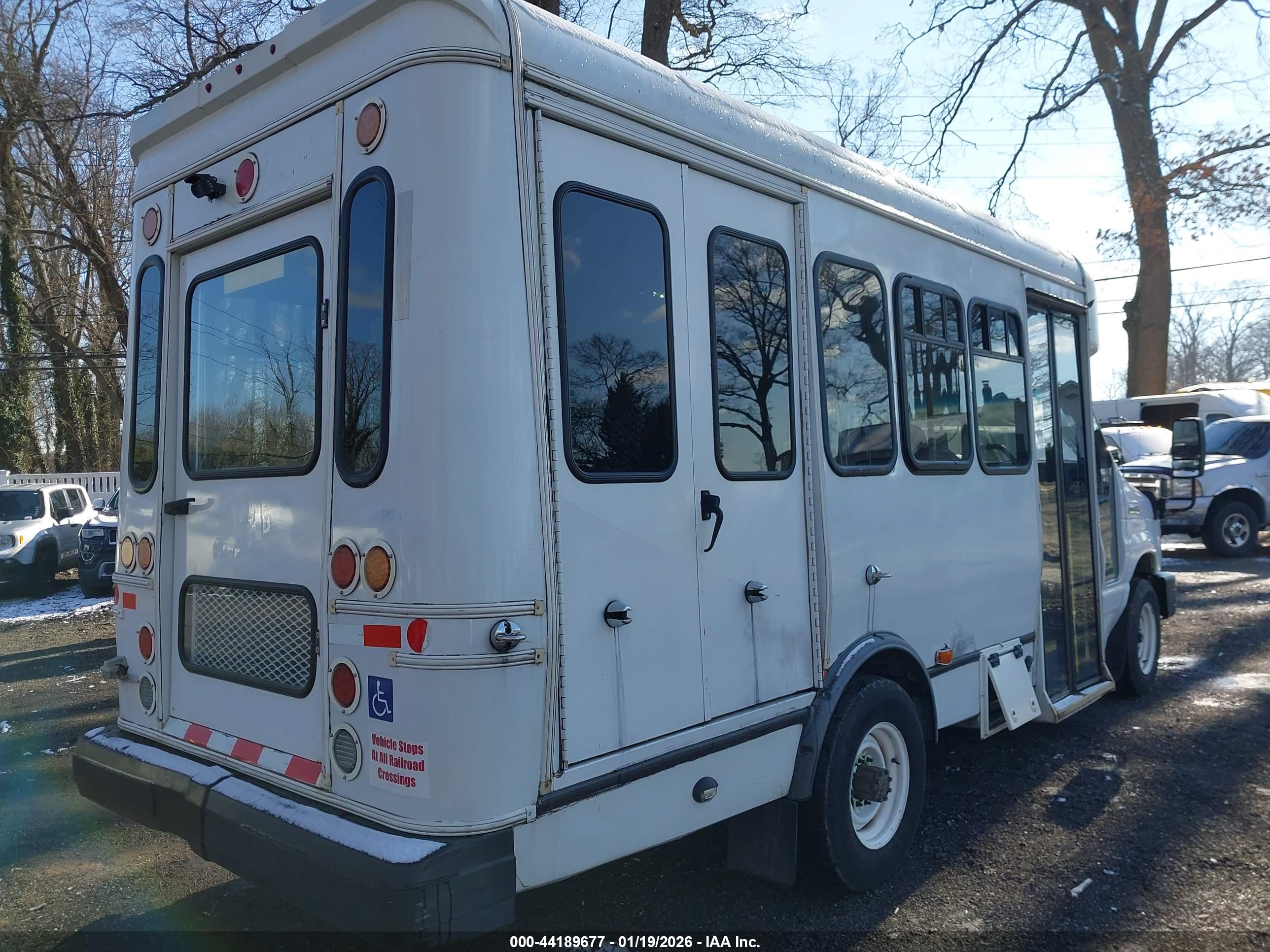 FORD E-350 image 4