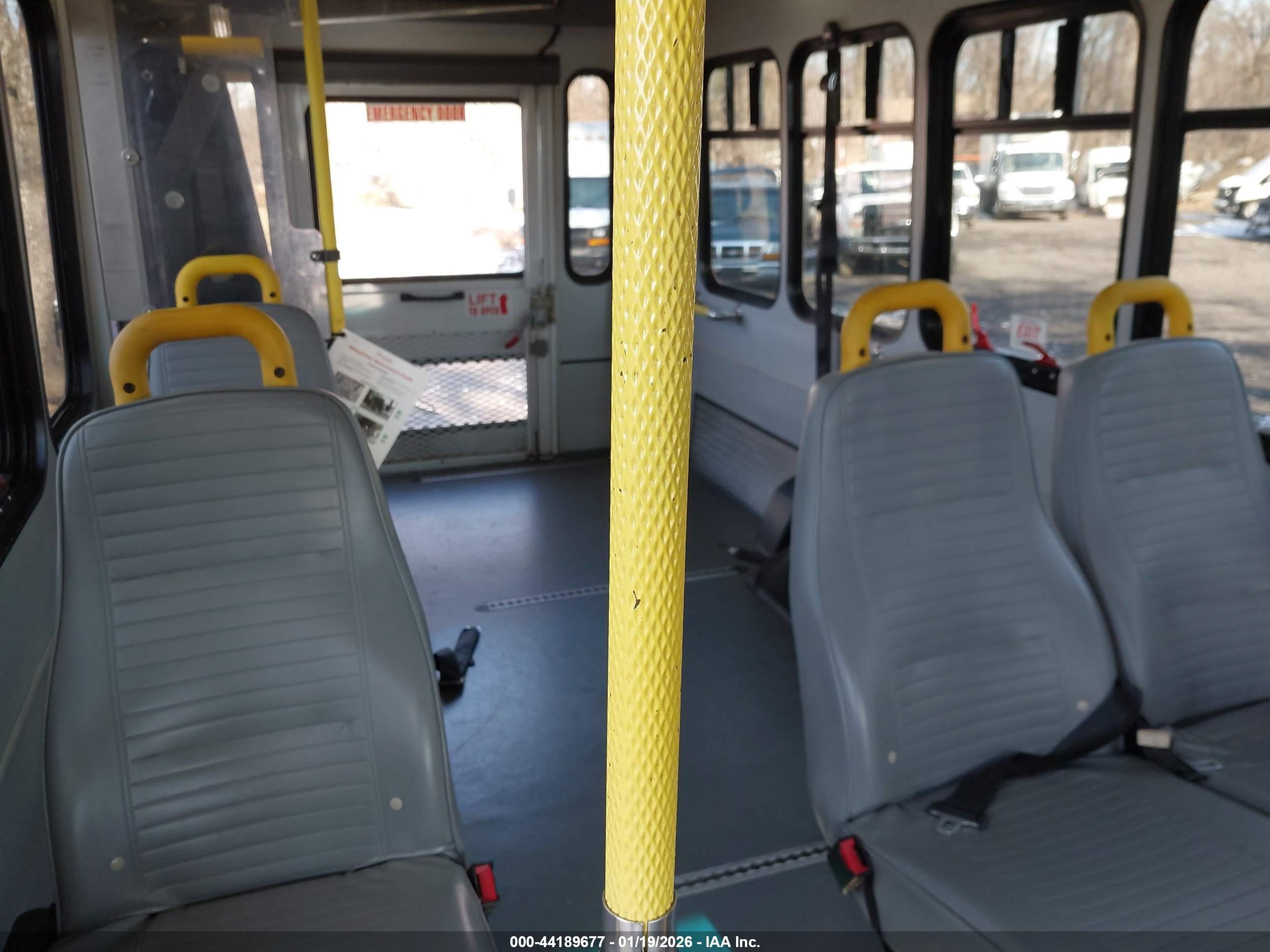 FORD E-350 image 7