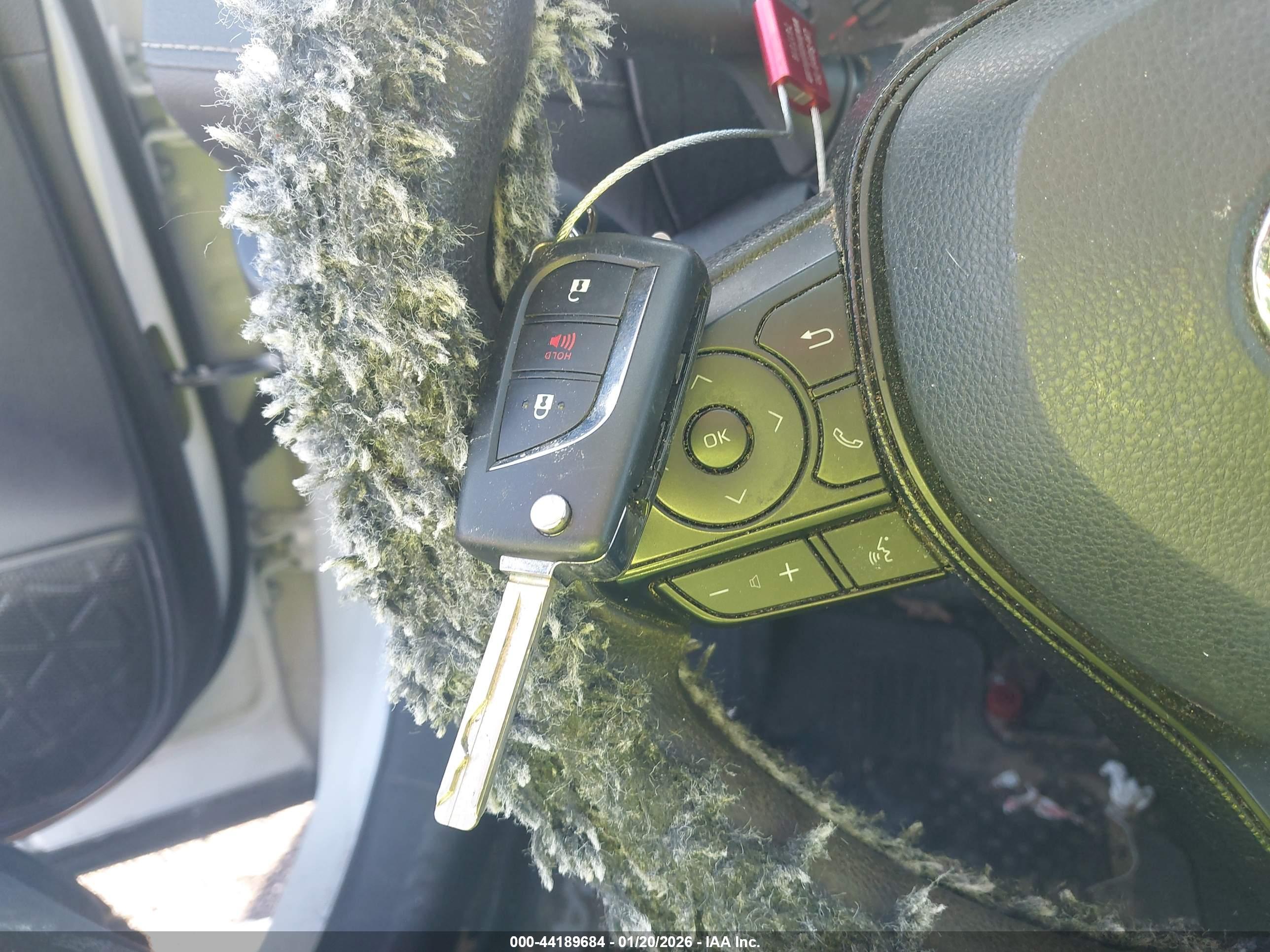 TOYOTA RAV4 image 11