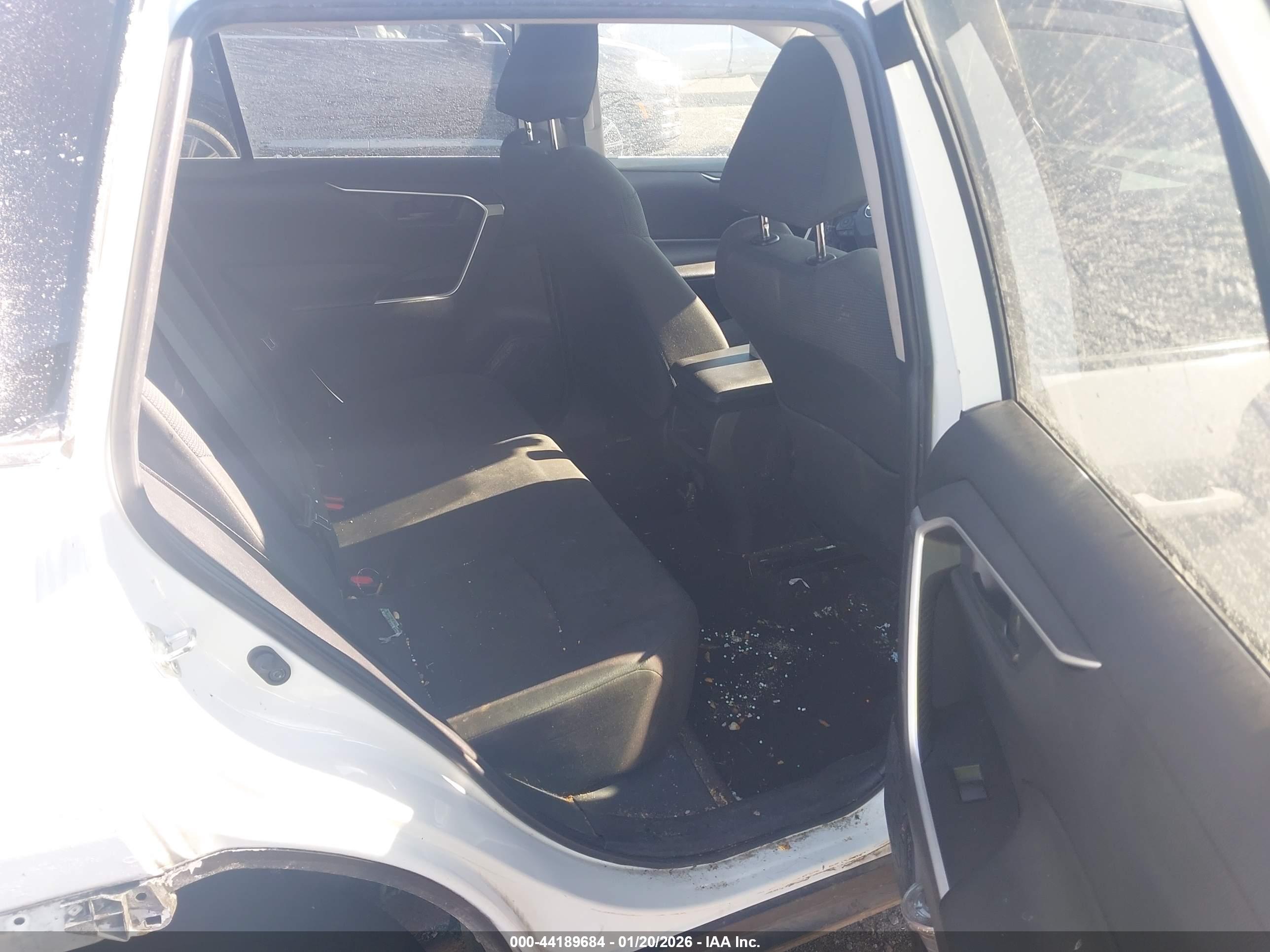 TOYOTA RAV4 image 8