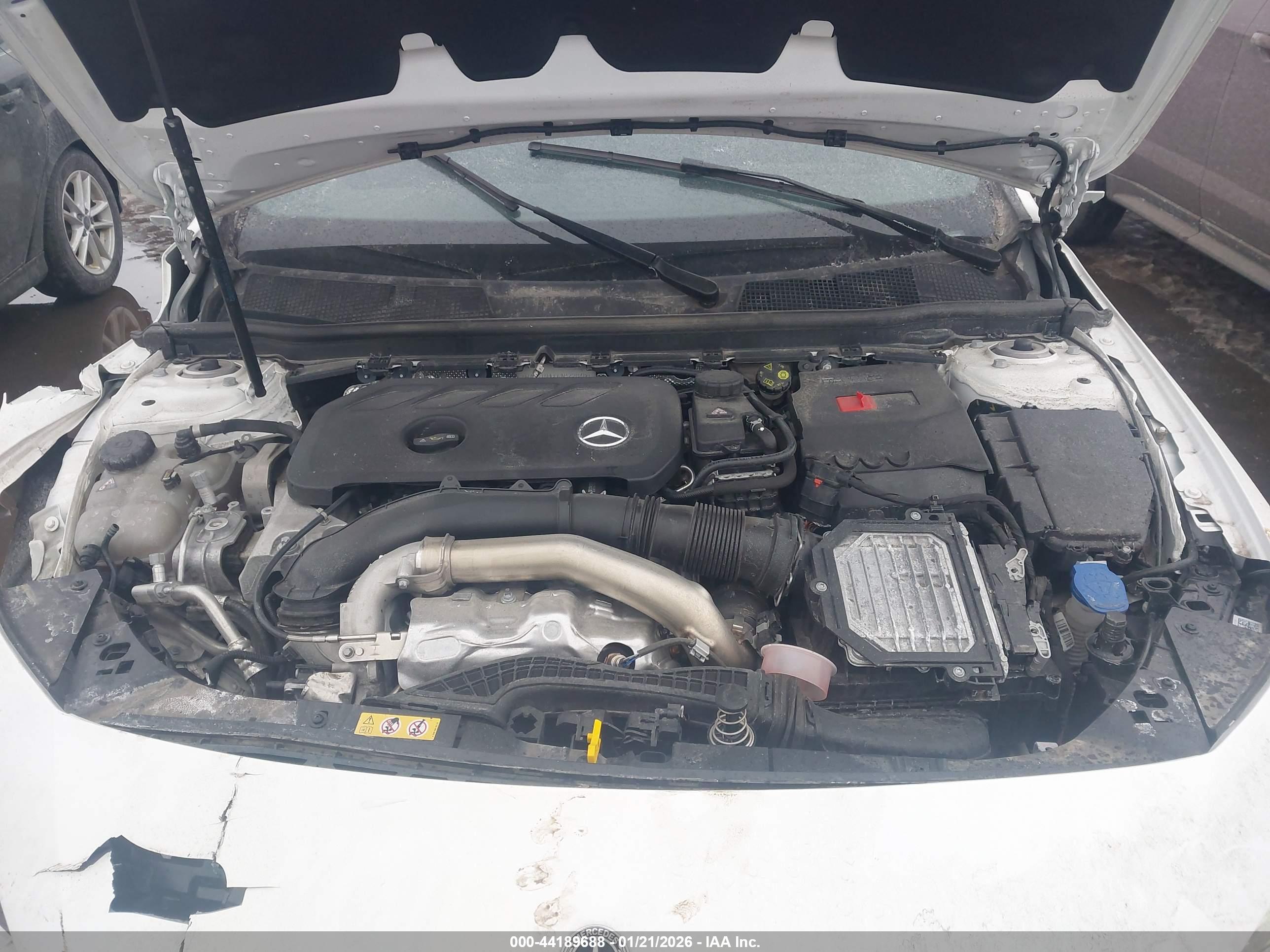 MERCEDES-BENZ CLA image 10