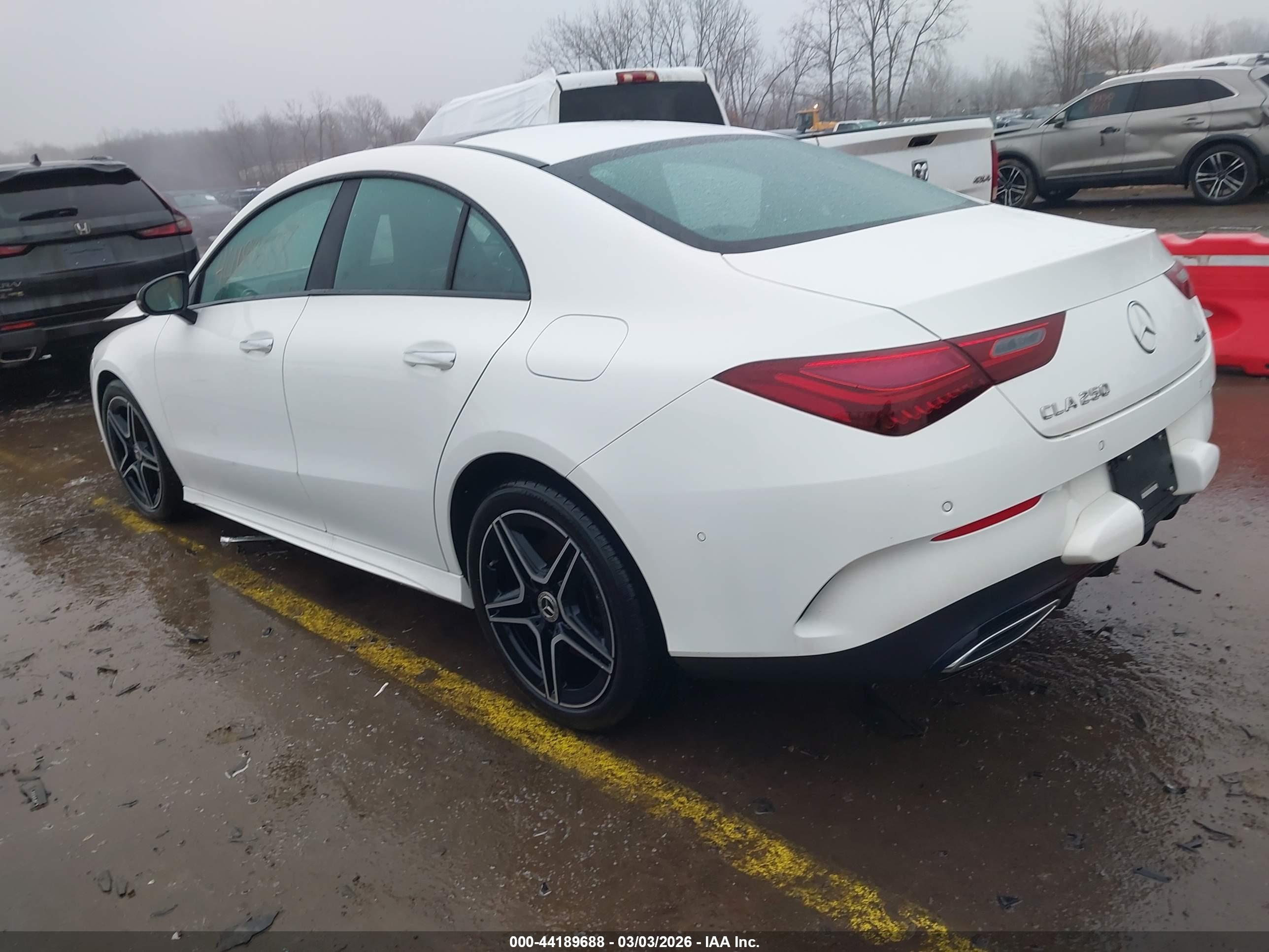 MERCEDES-BENZ CLA image 3