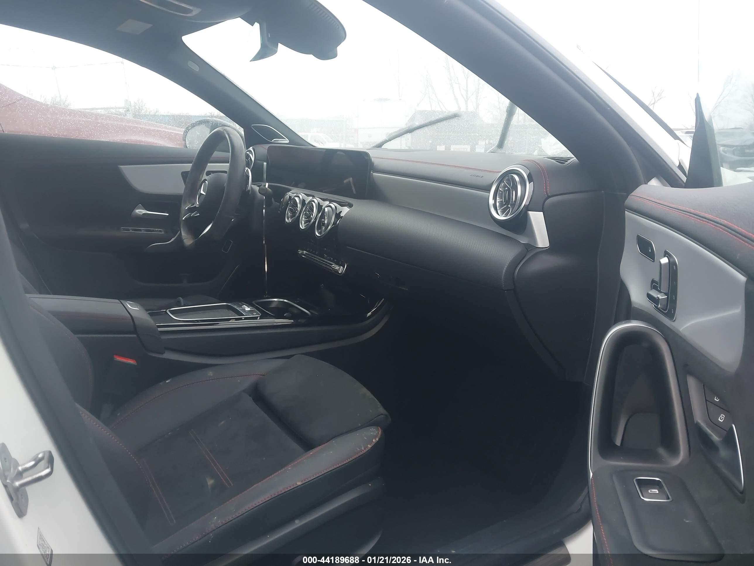 MERCEDES-BENZ CLA image 5