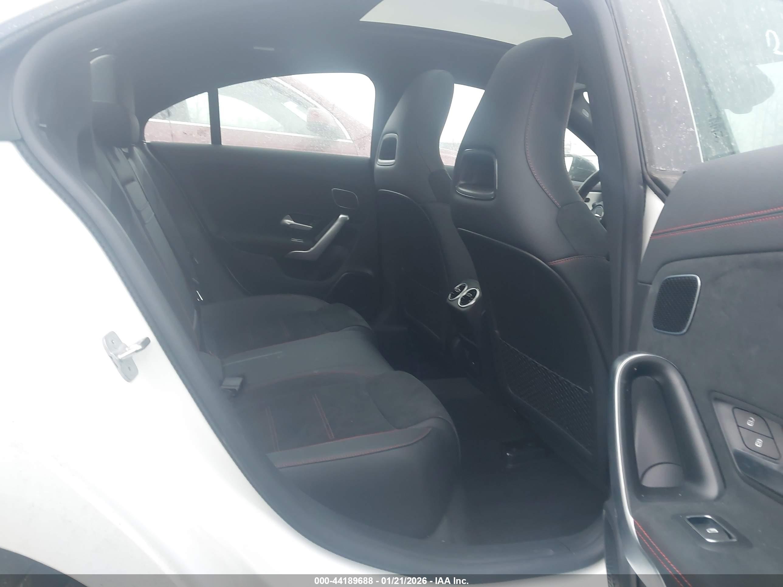 MERCEDES-BENZ CLA image 8