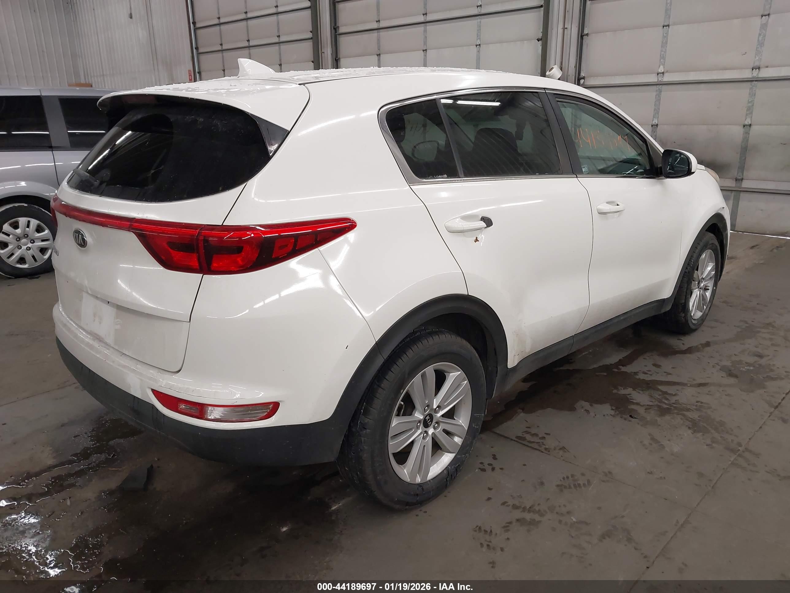 KIA SPORTAGE image 4