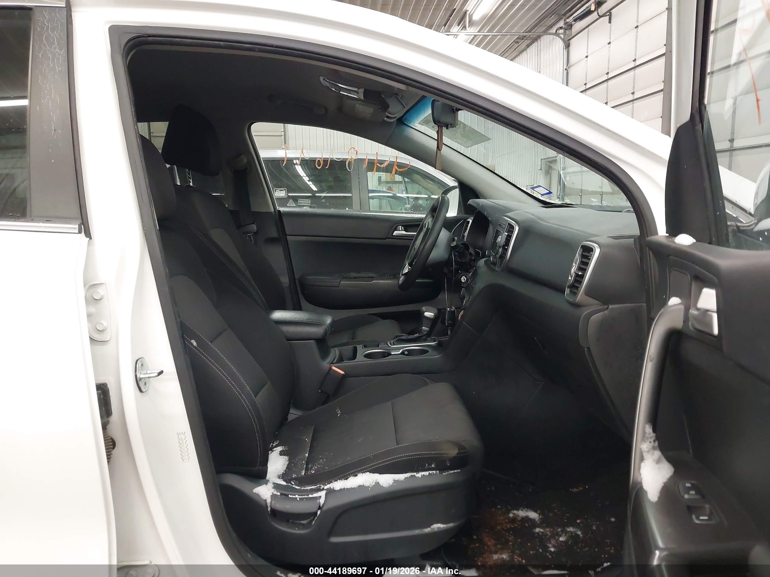 KIA SPORTAGE image 5