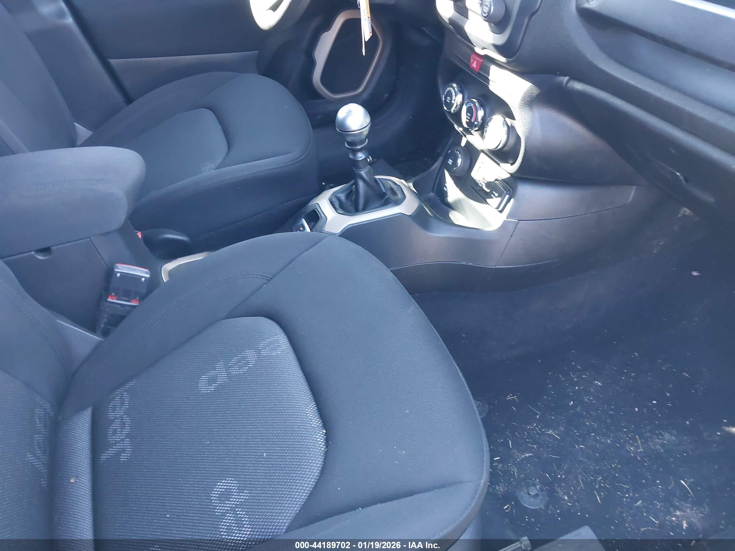 JEEP RENEGADE image 5