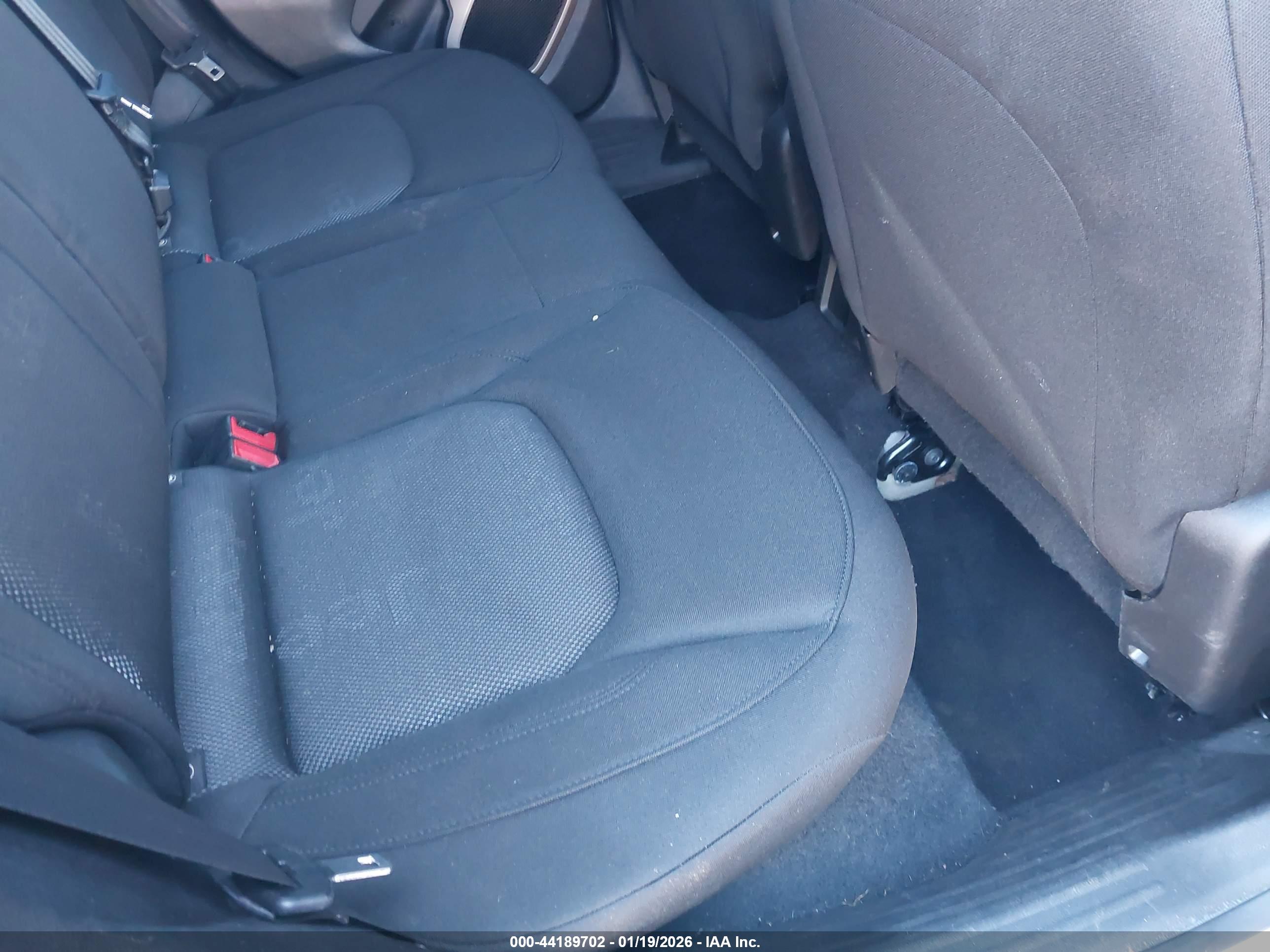 JEEP RENEGADE image 8