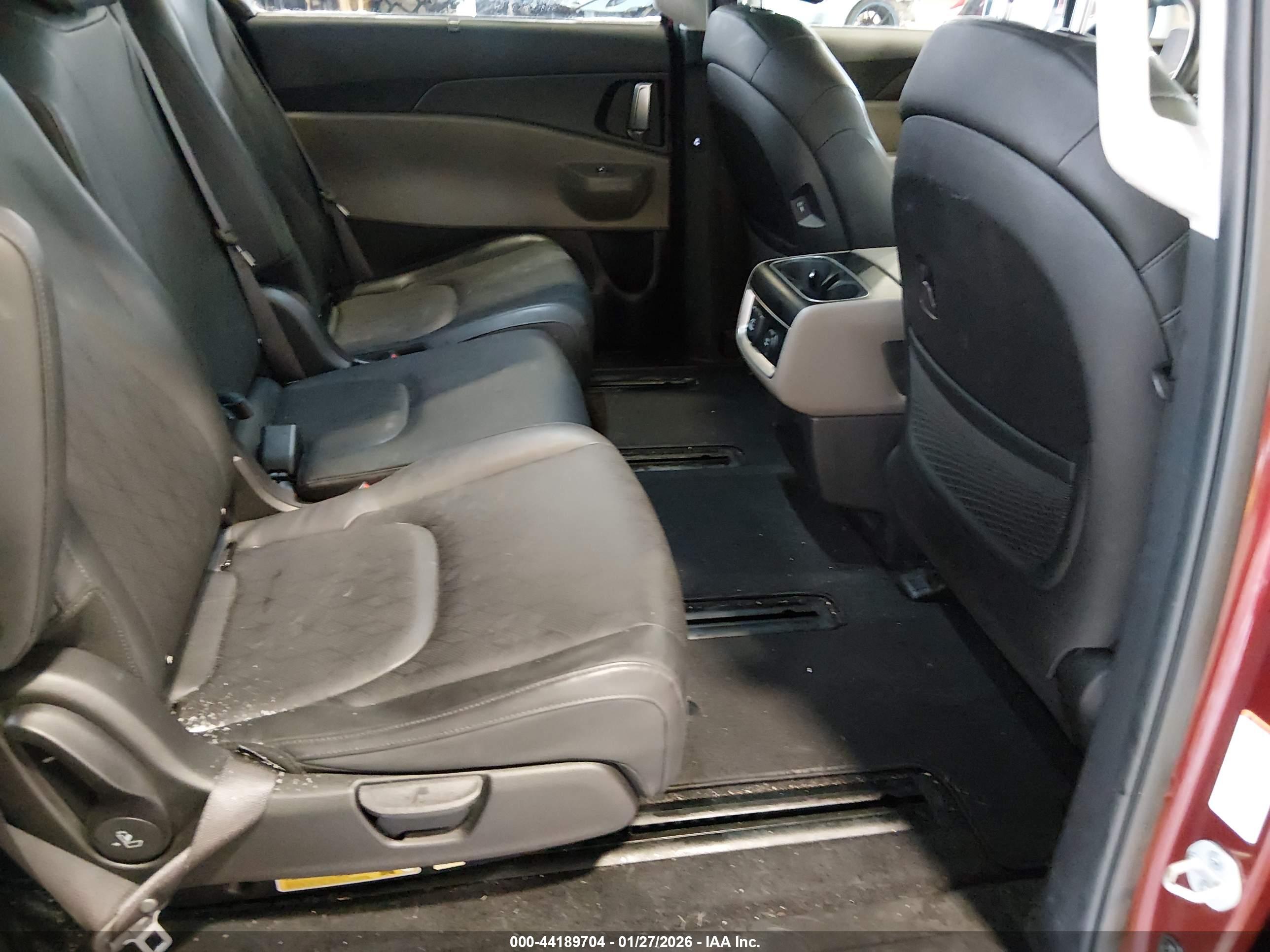KIA CARNIVAL image 8