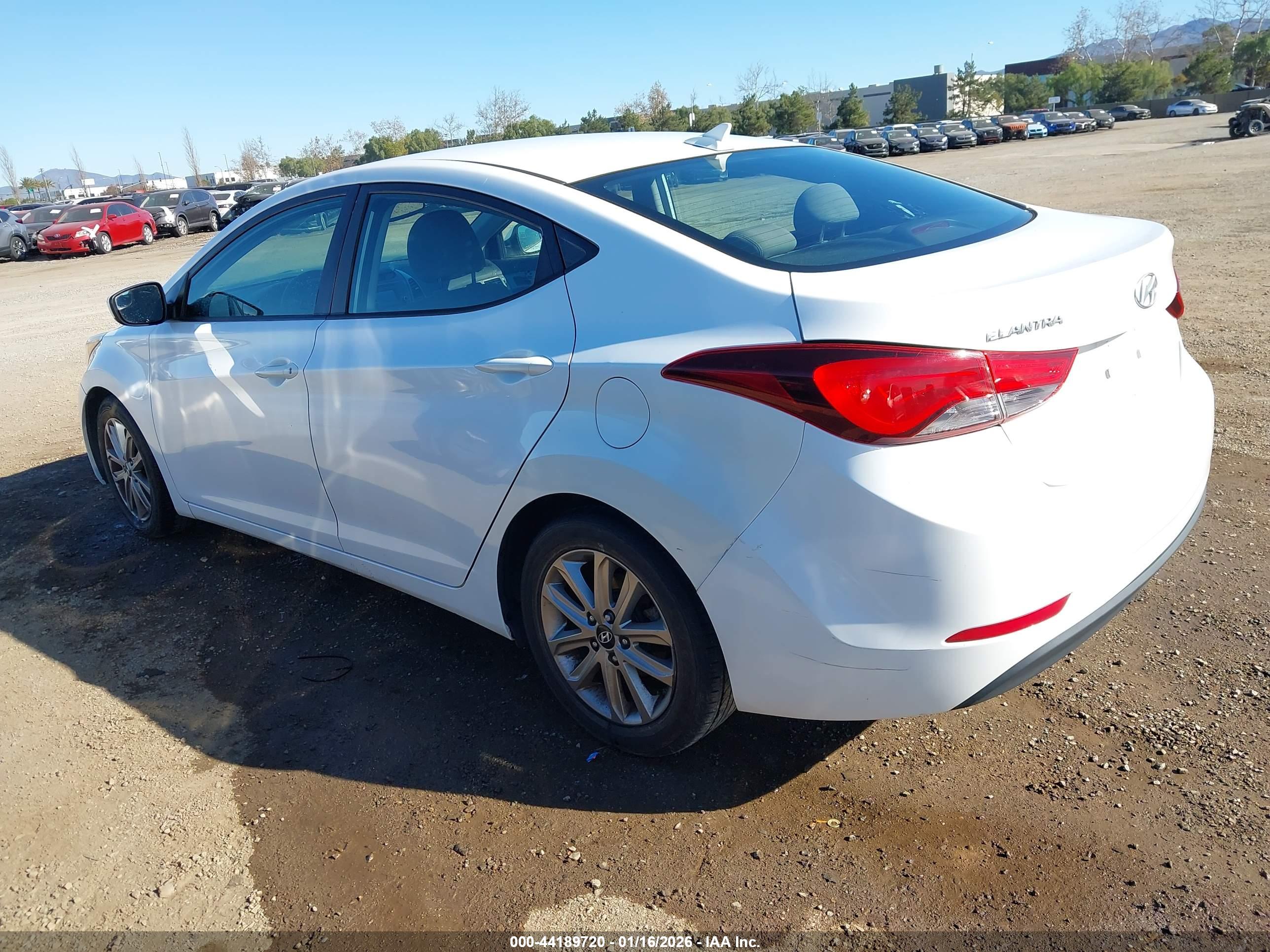 HYUNDAI ELANTRA image 3