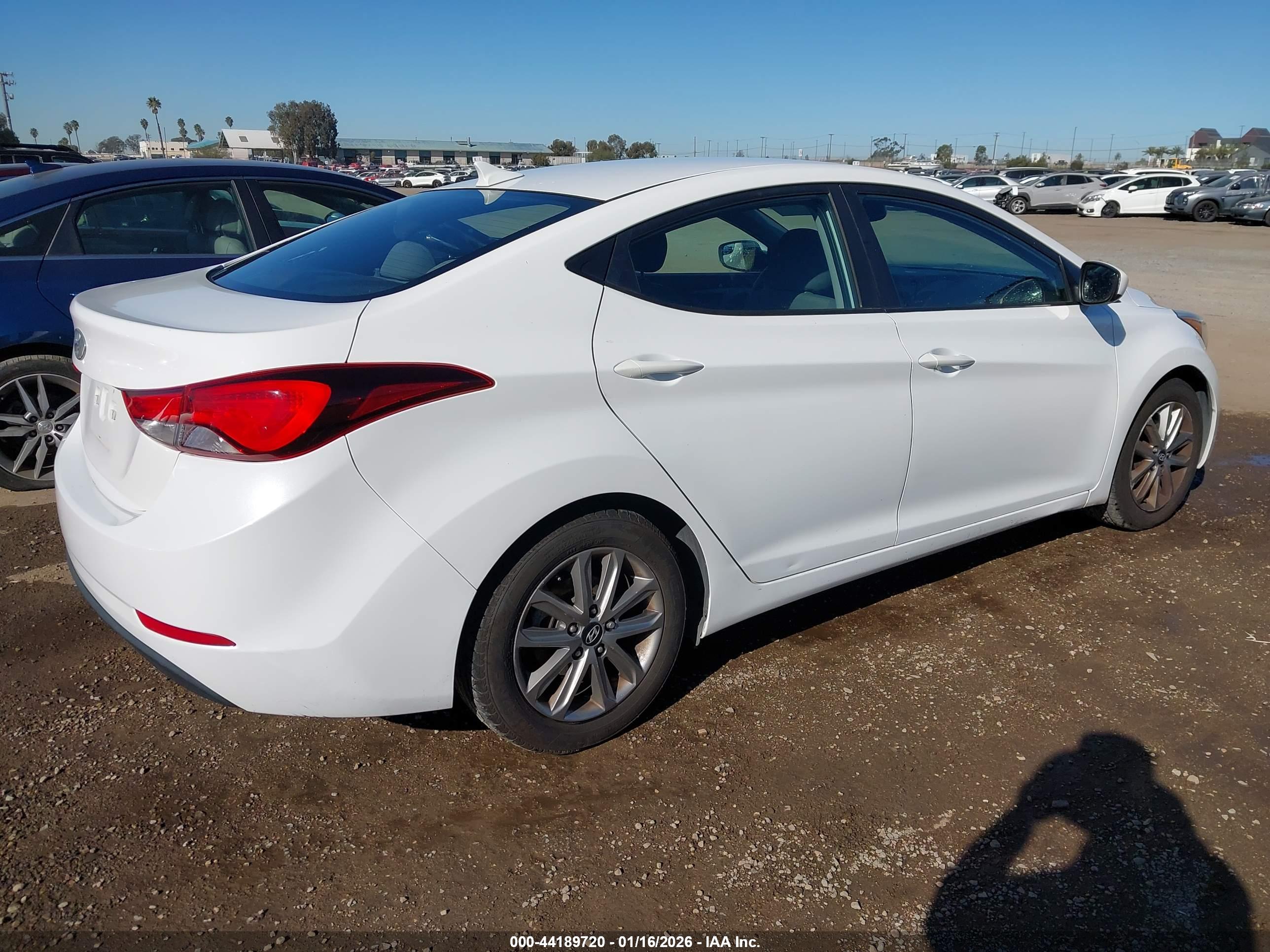 HYUNDAI ELANTRA image 4