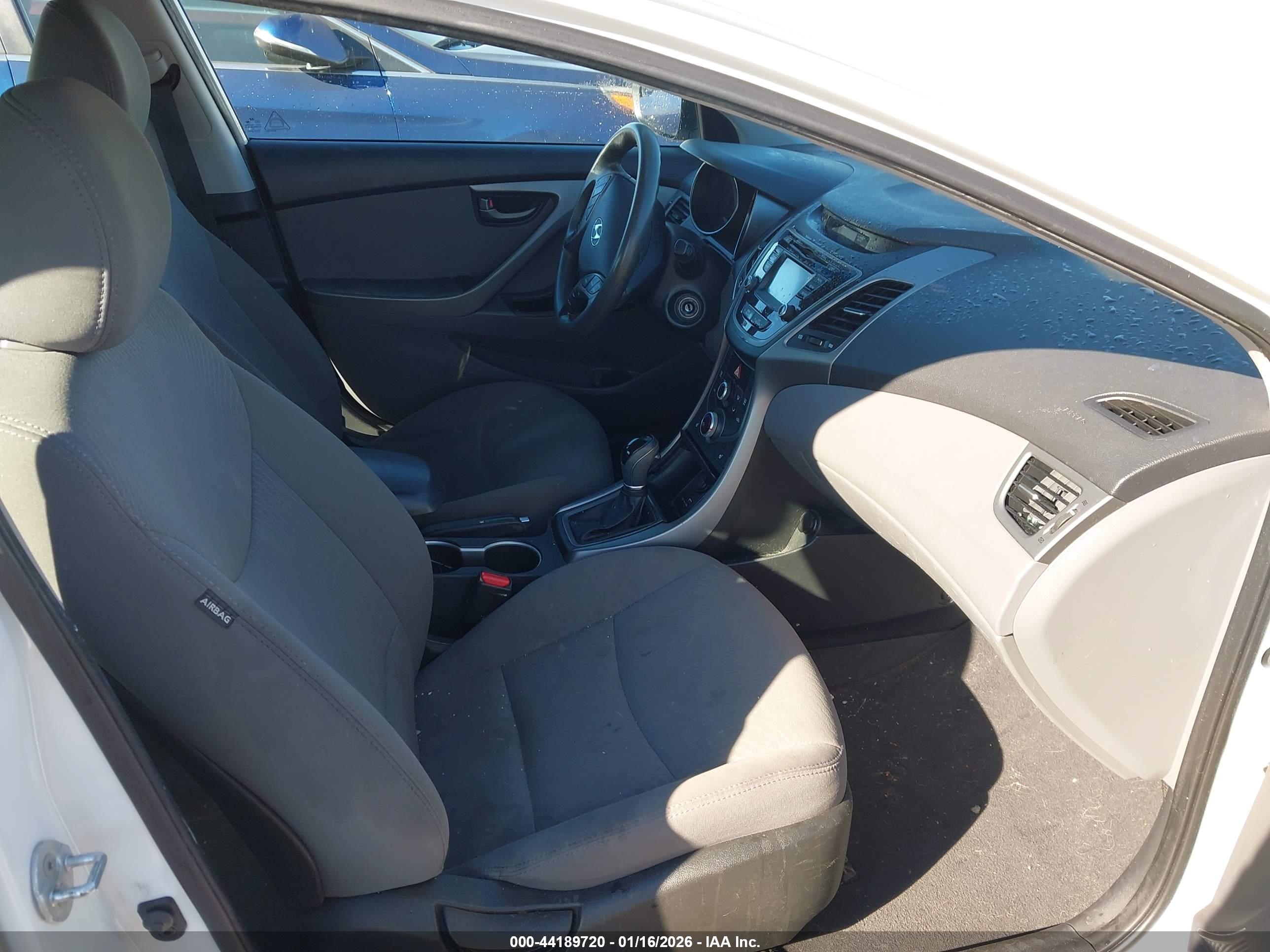 HYUNDAI ELANTRA image 5