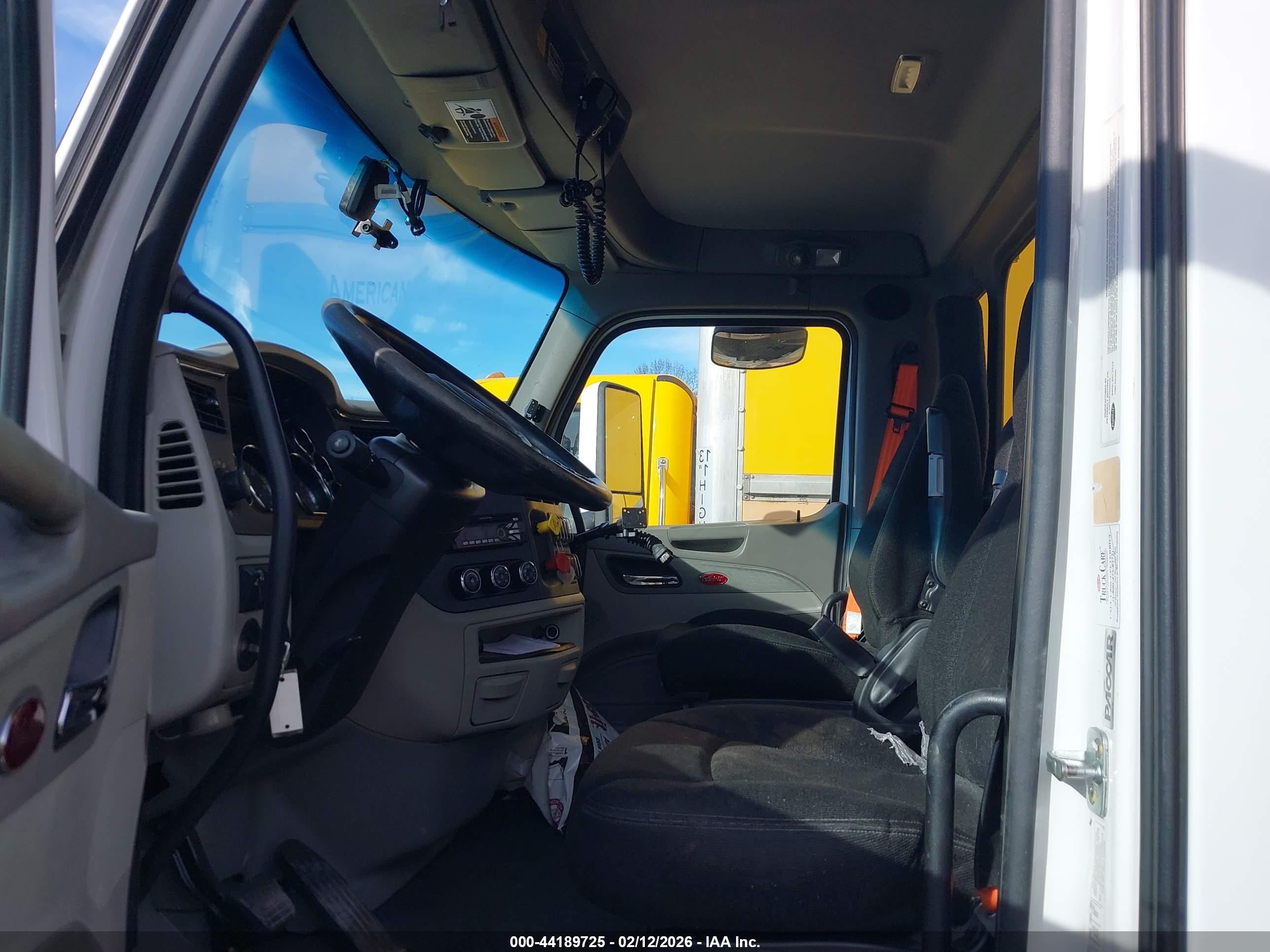 PETERBILT 579 image 8