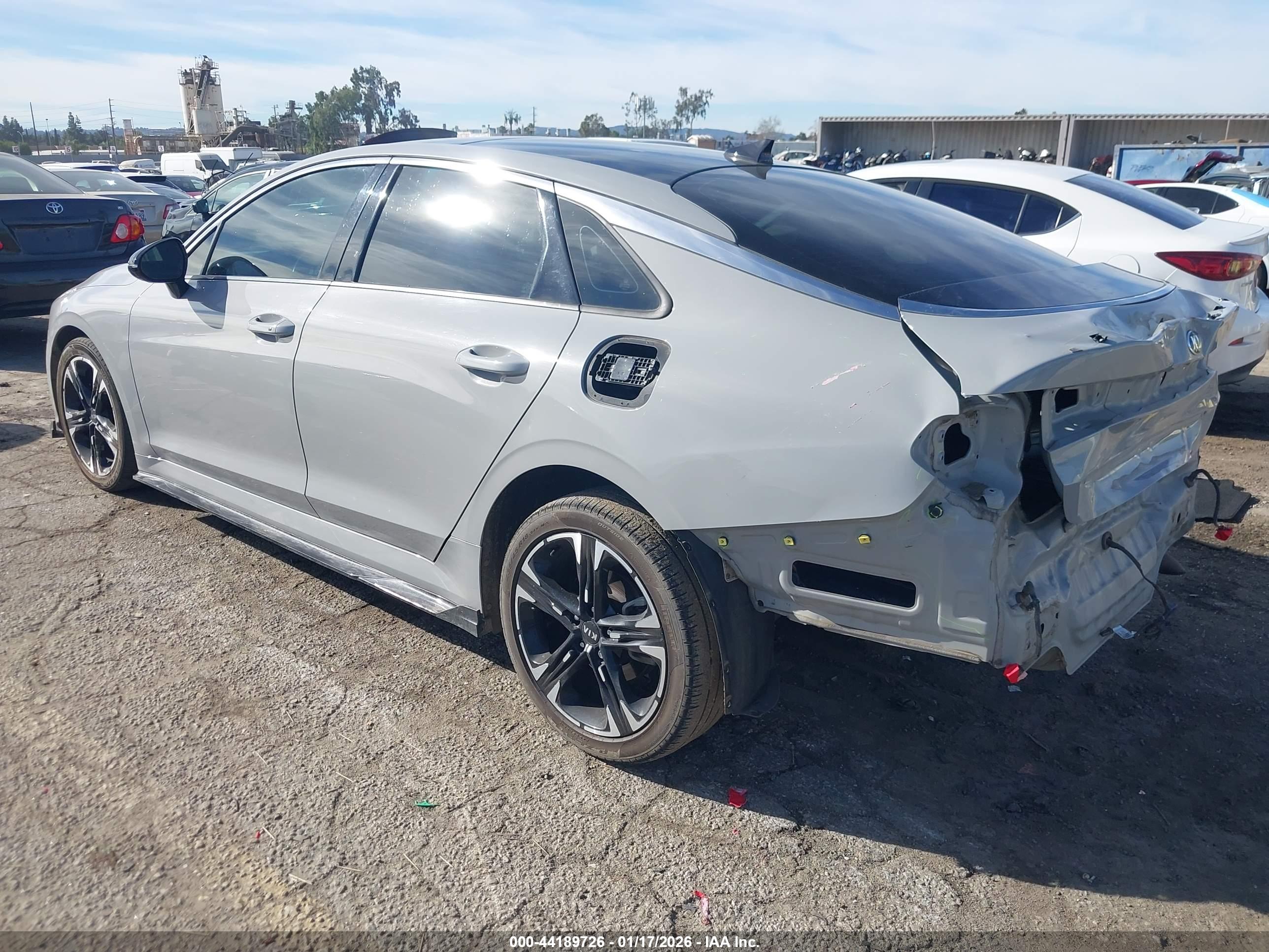 KIA K5 image 3