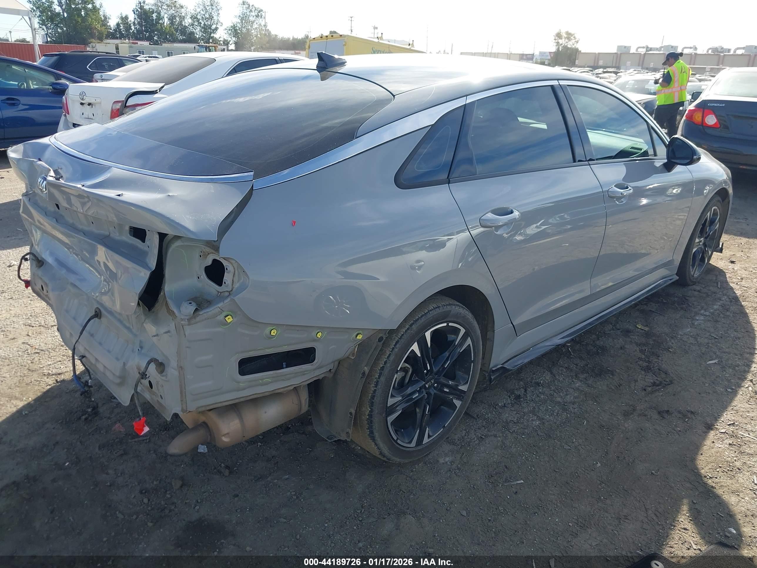 KIA K5 image 4