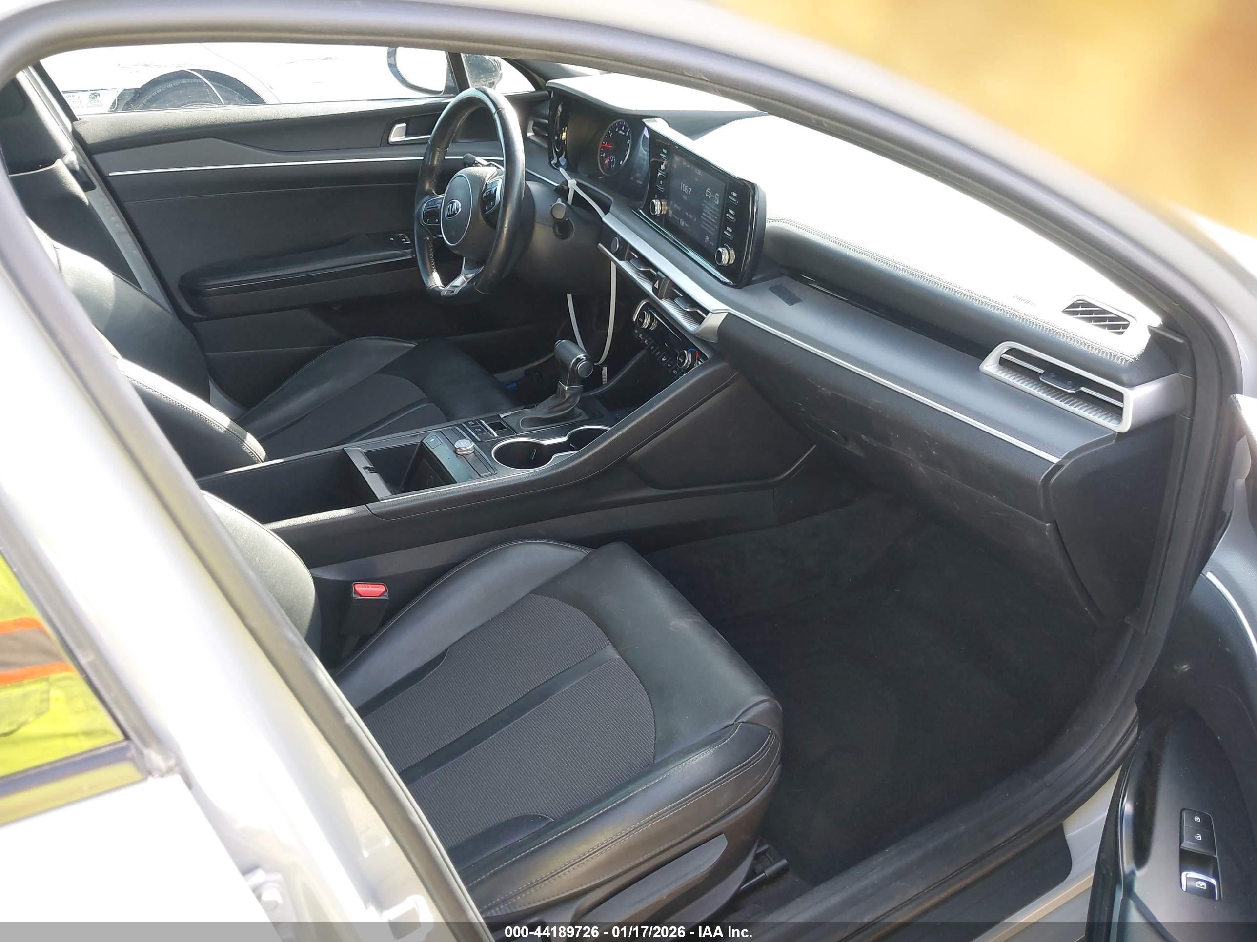KIA K5 image 5
