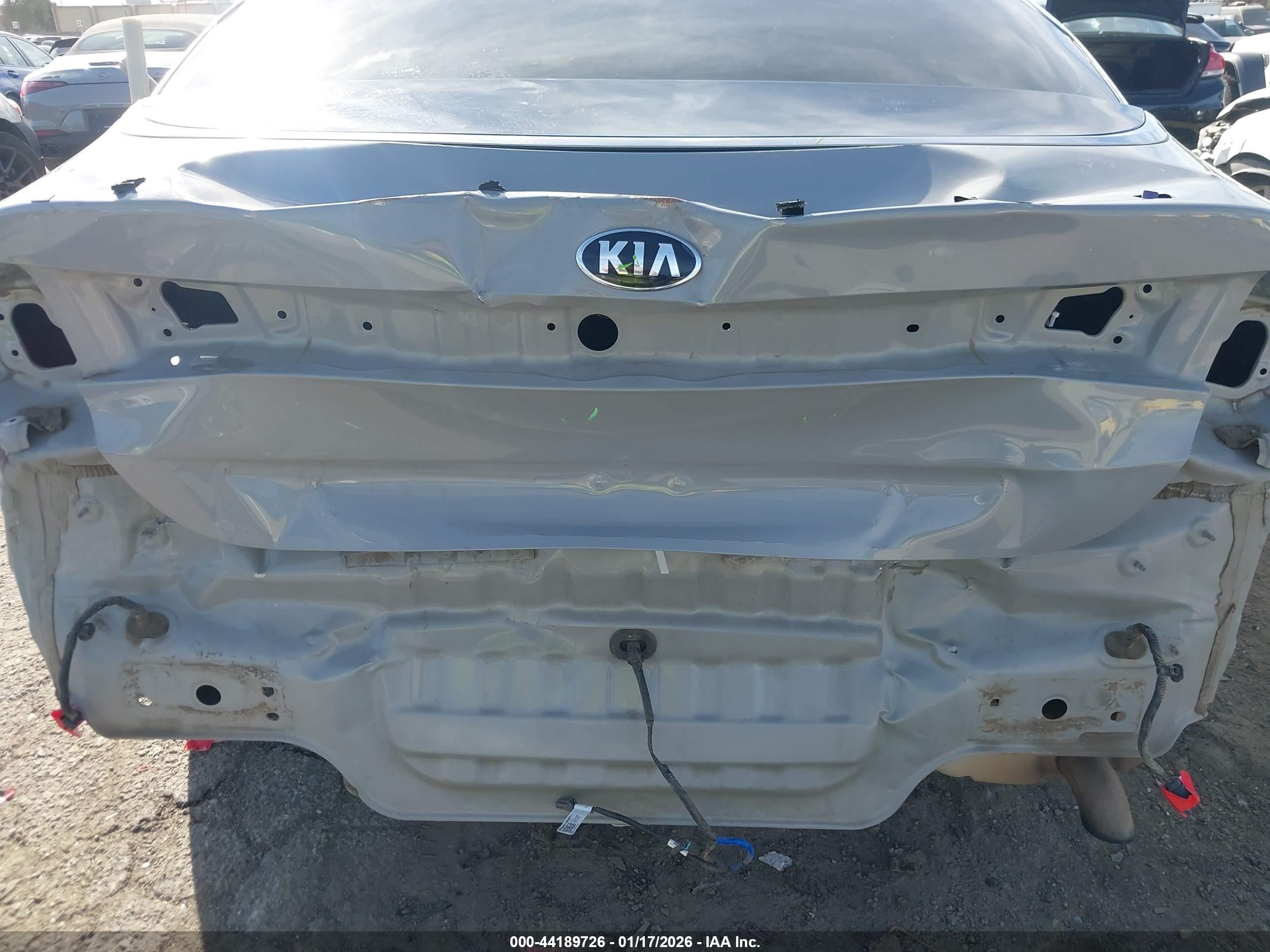 KIA K5 image 6