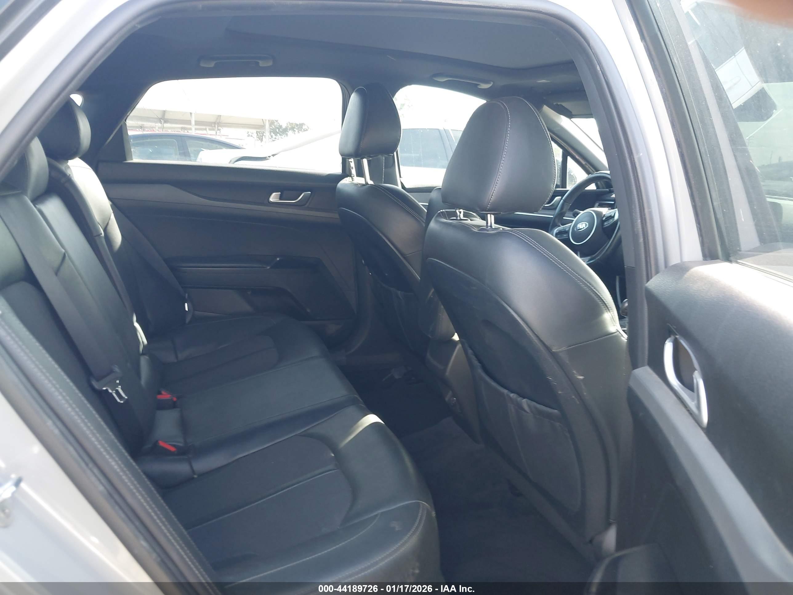 KIA K5 image 8