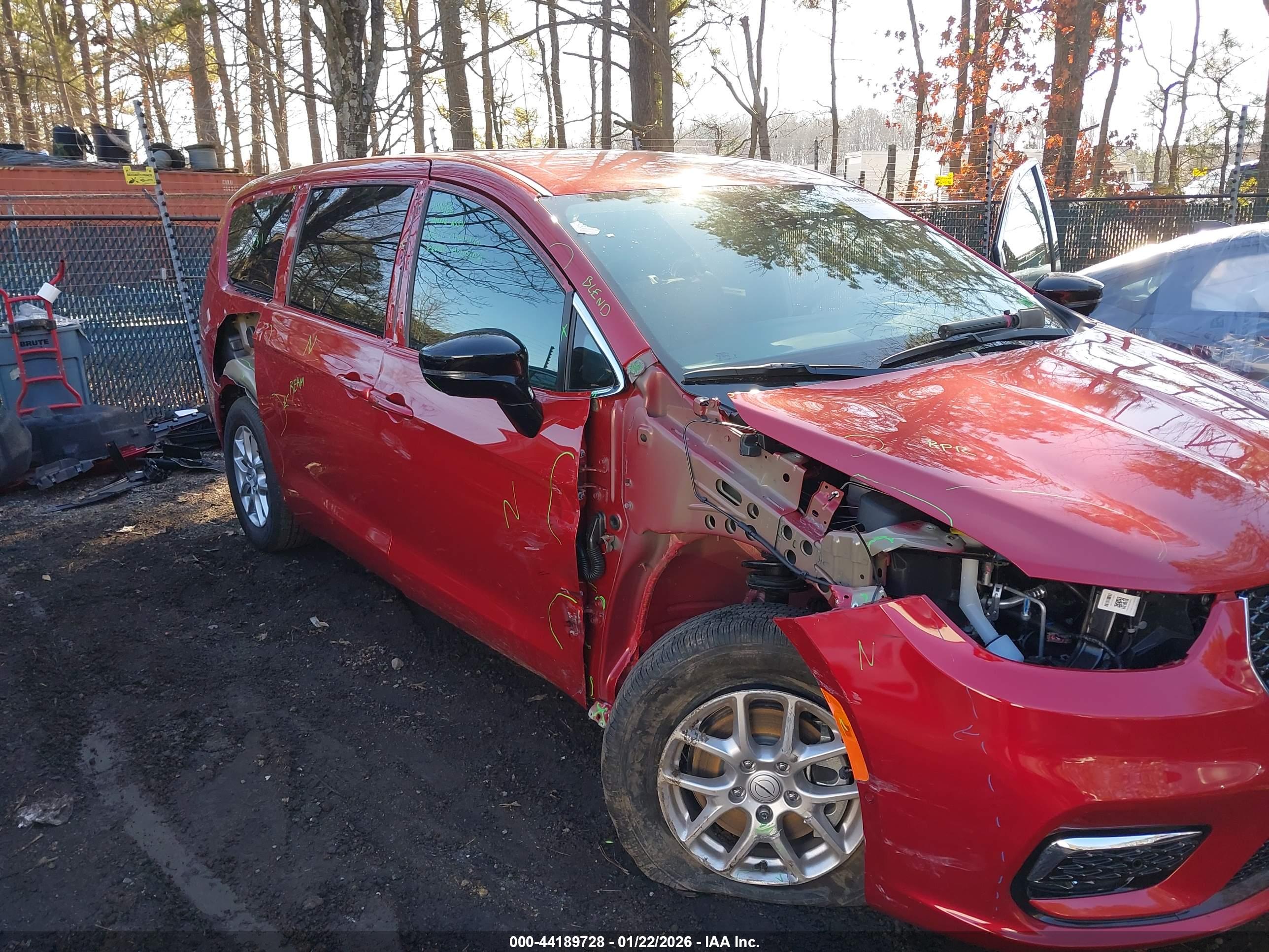 CHRYSLER PACIFICA image 6