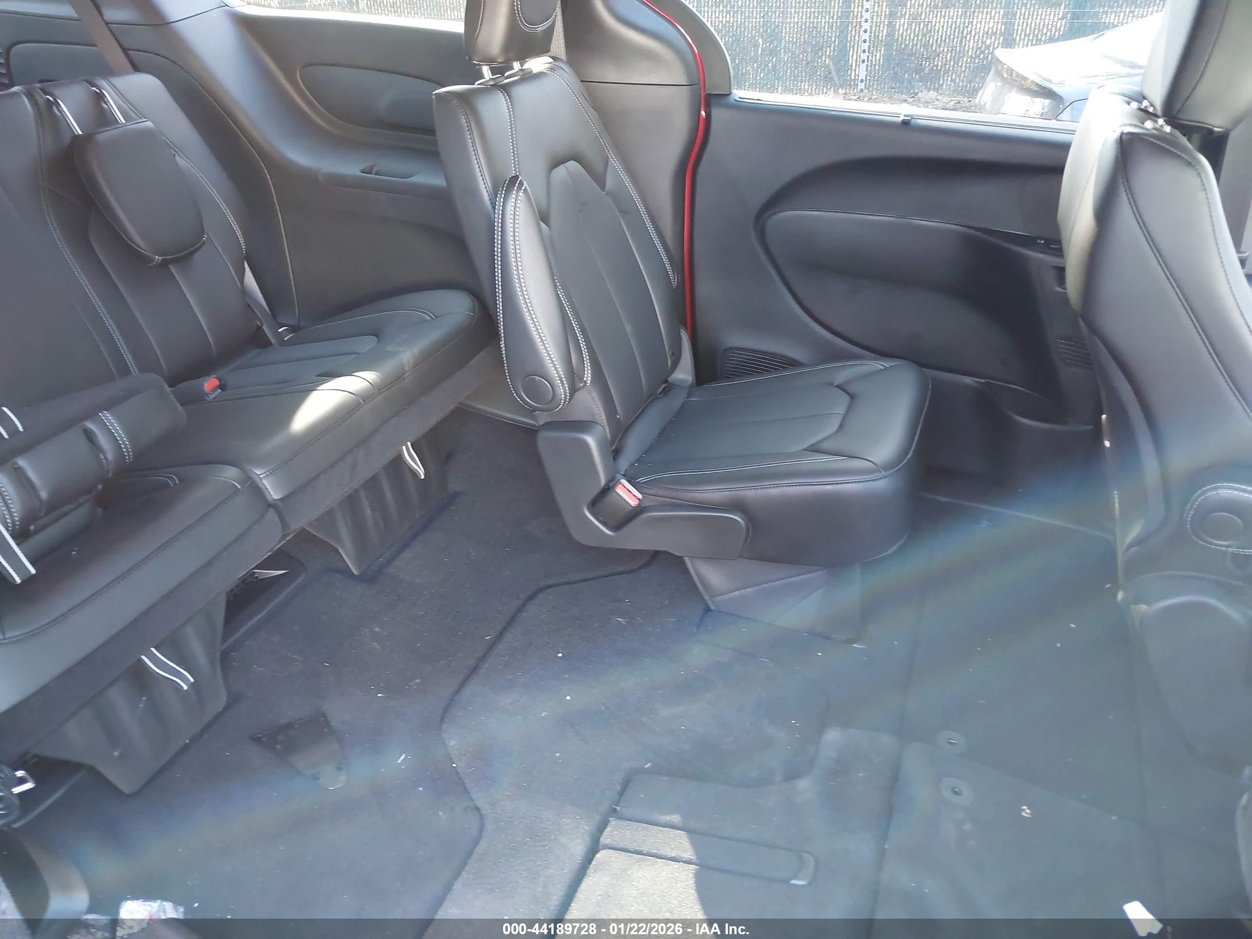 CHRYSLER PACIFICA image 8