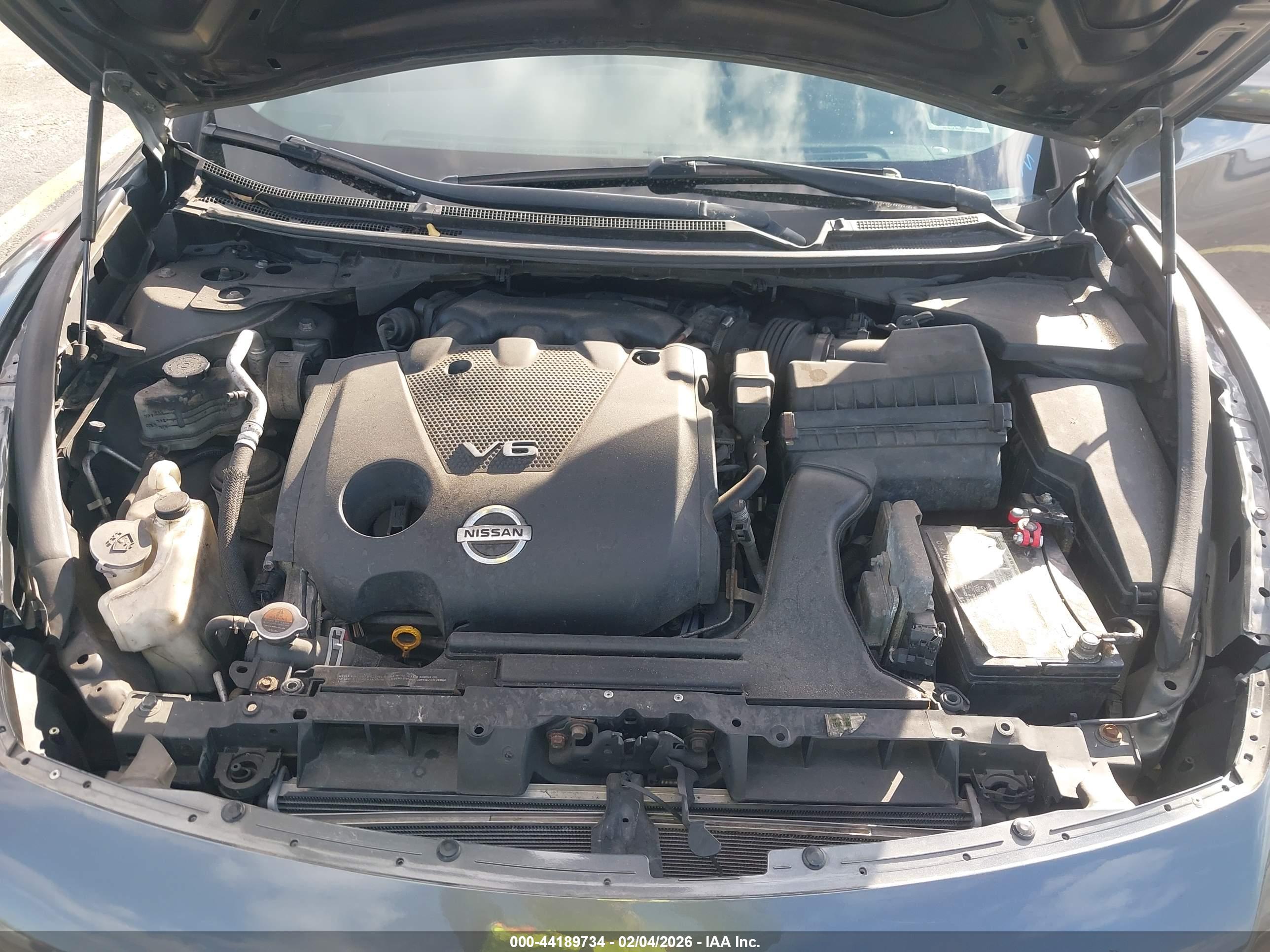 NISSAN MAXIMA image 10