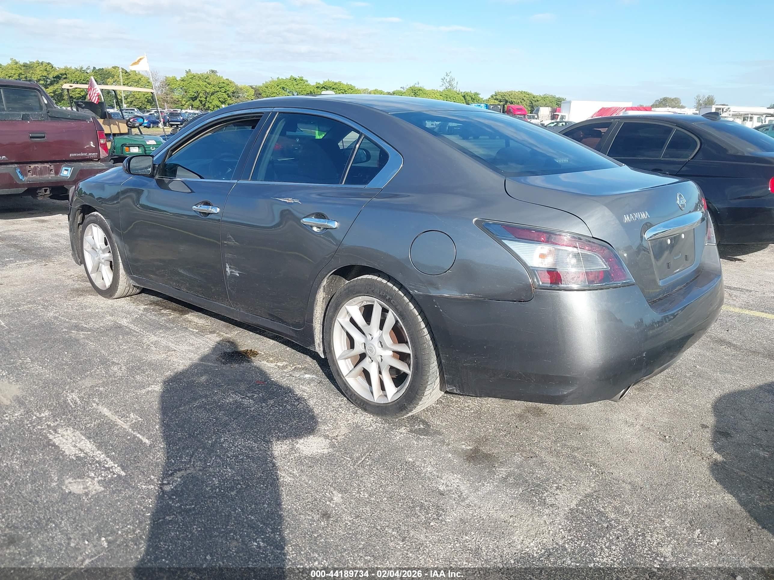 NISSAN MAXIMA image 3