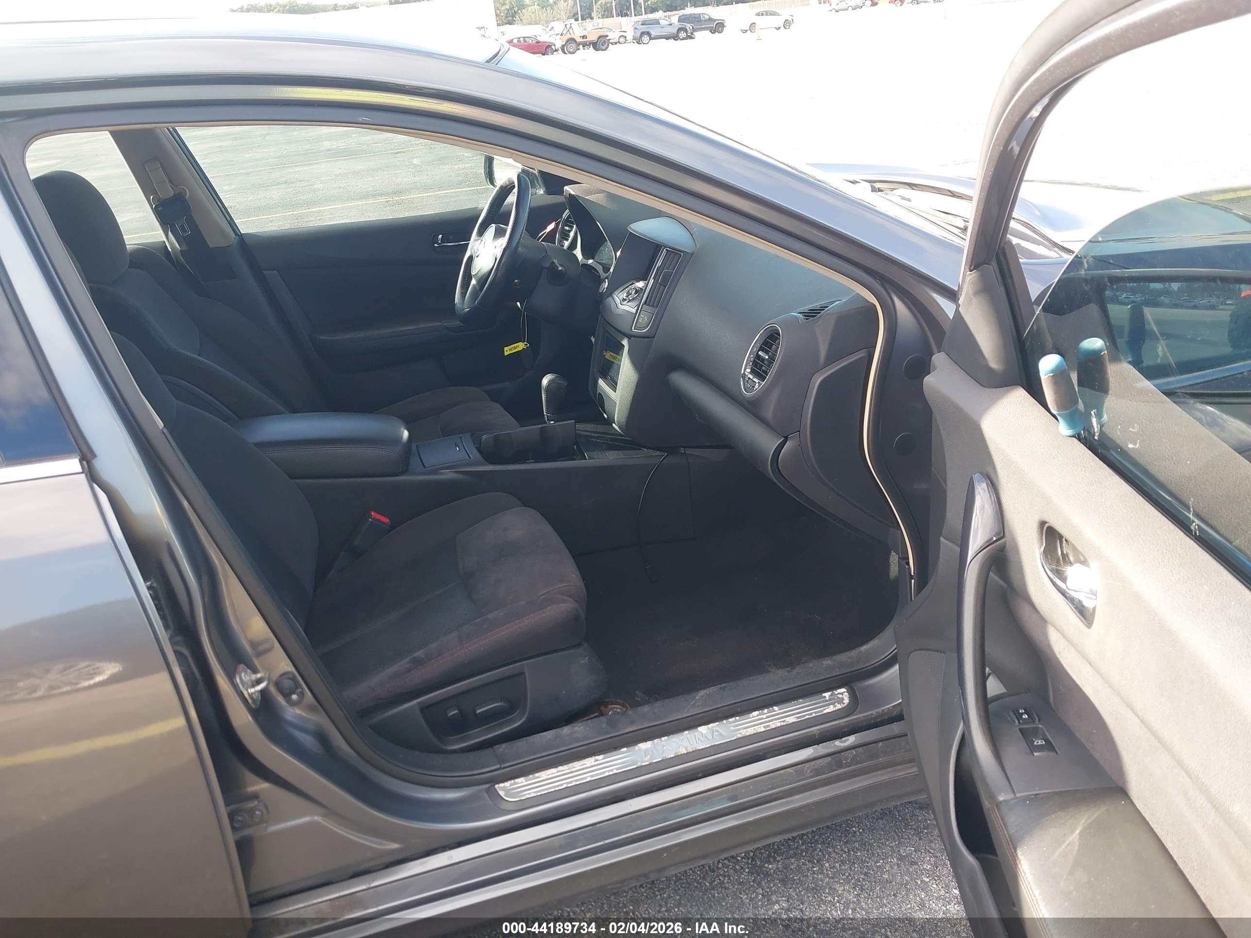 NISSAN MAXIMA image 5