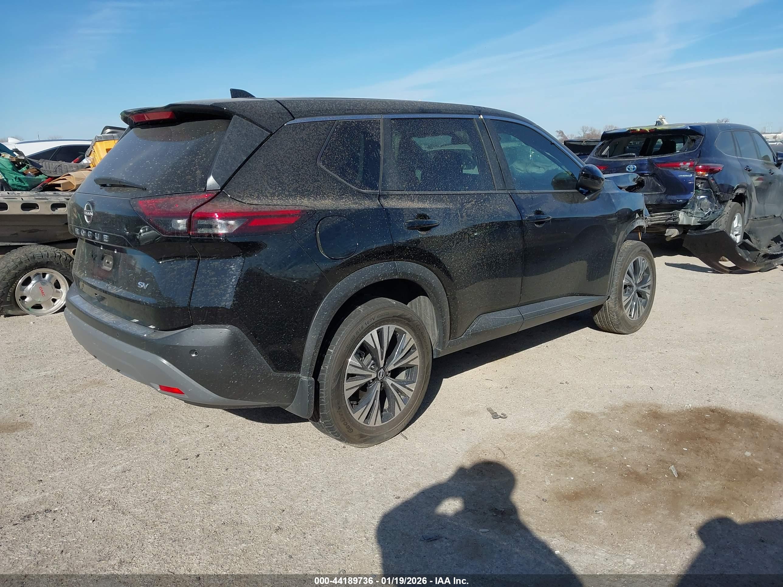 NISSAN ROGUE image 4