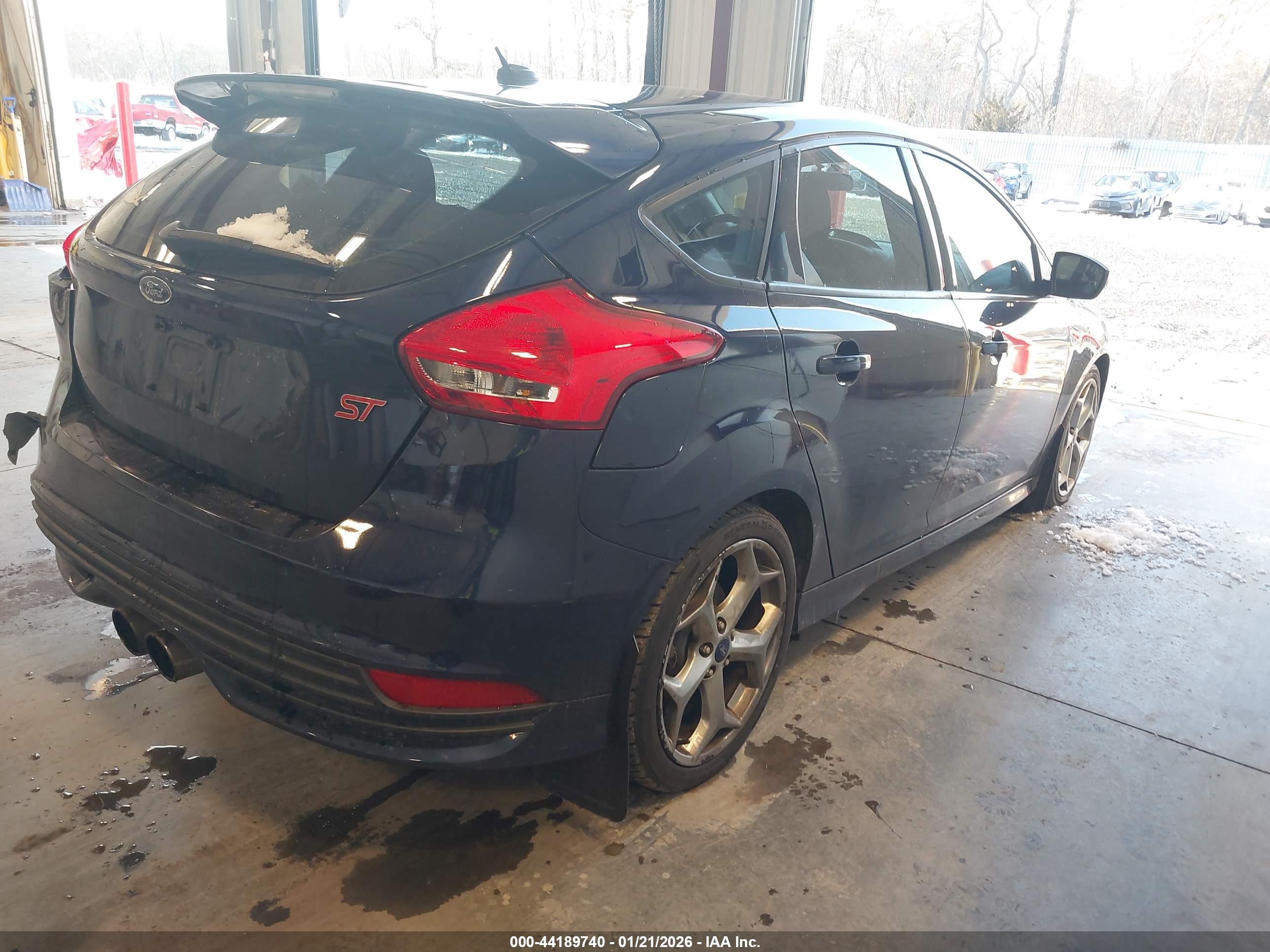 FORD FOCUS image 4