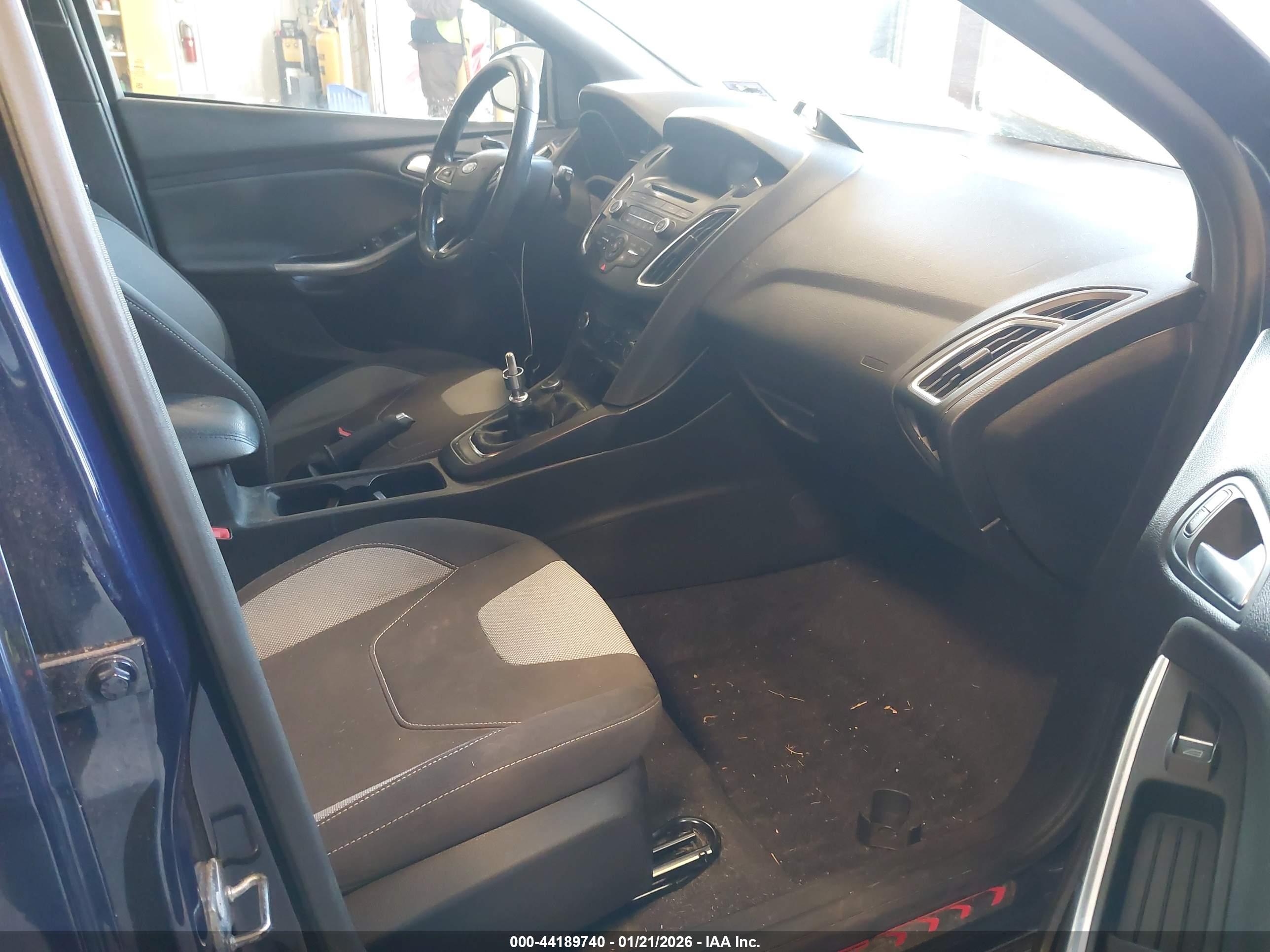 FORD FOCUS image 5