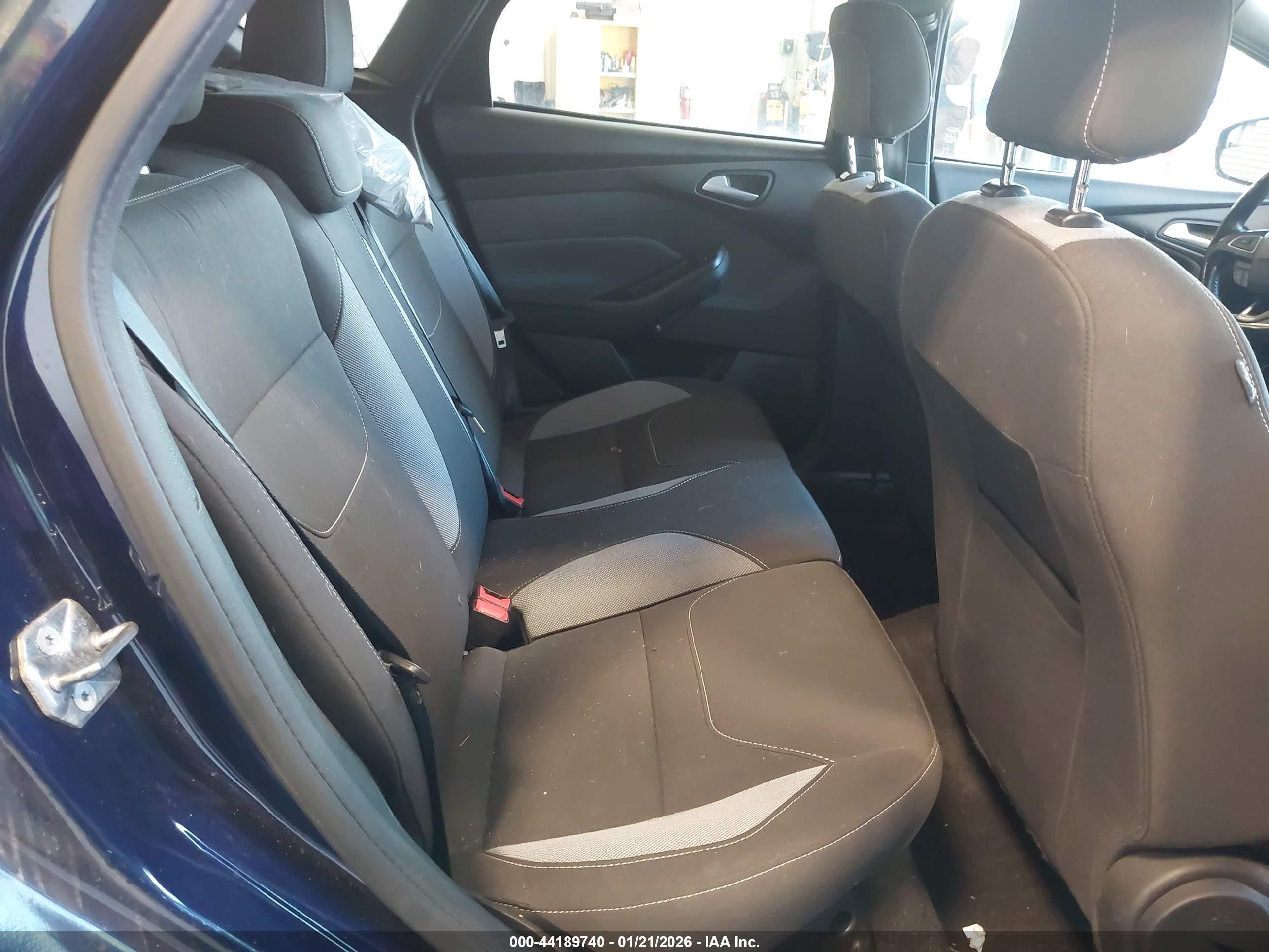FORD FOCUS image 8