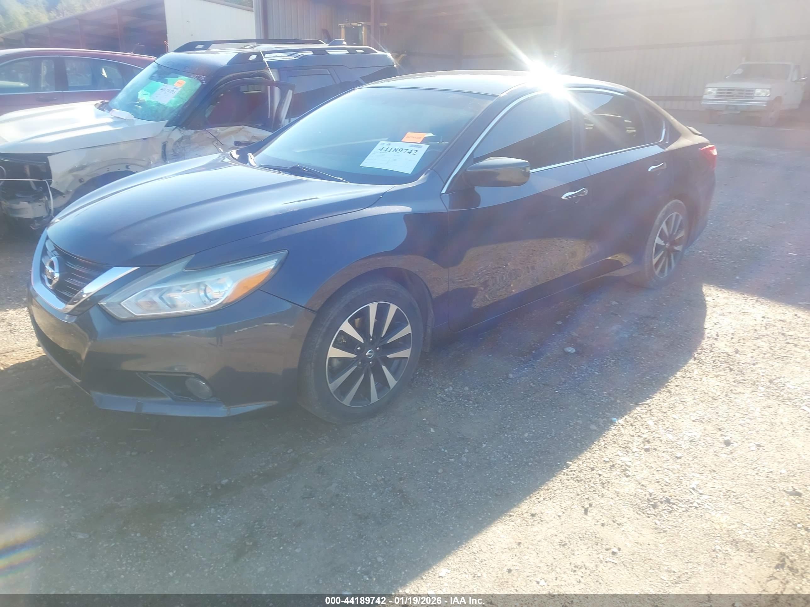 NISSAN ALTIMA image 2