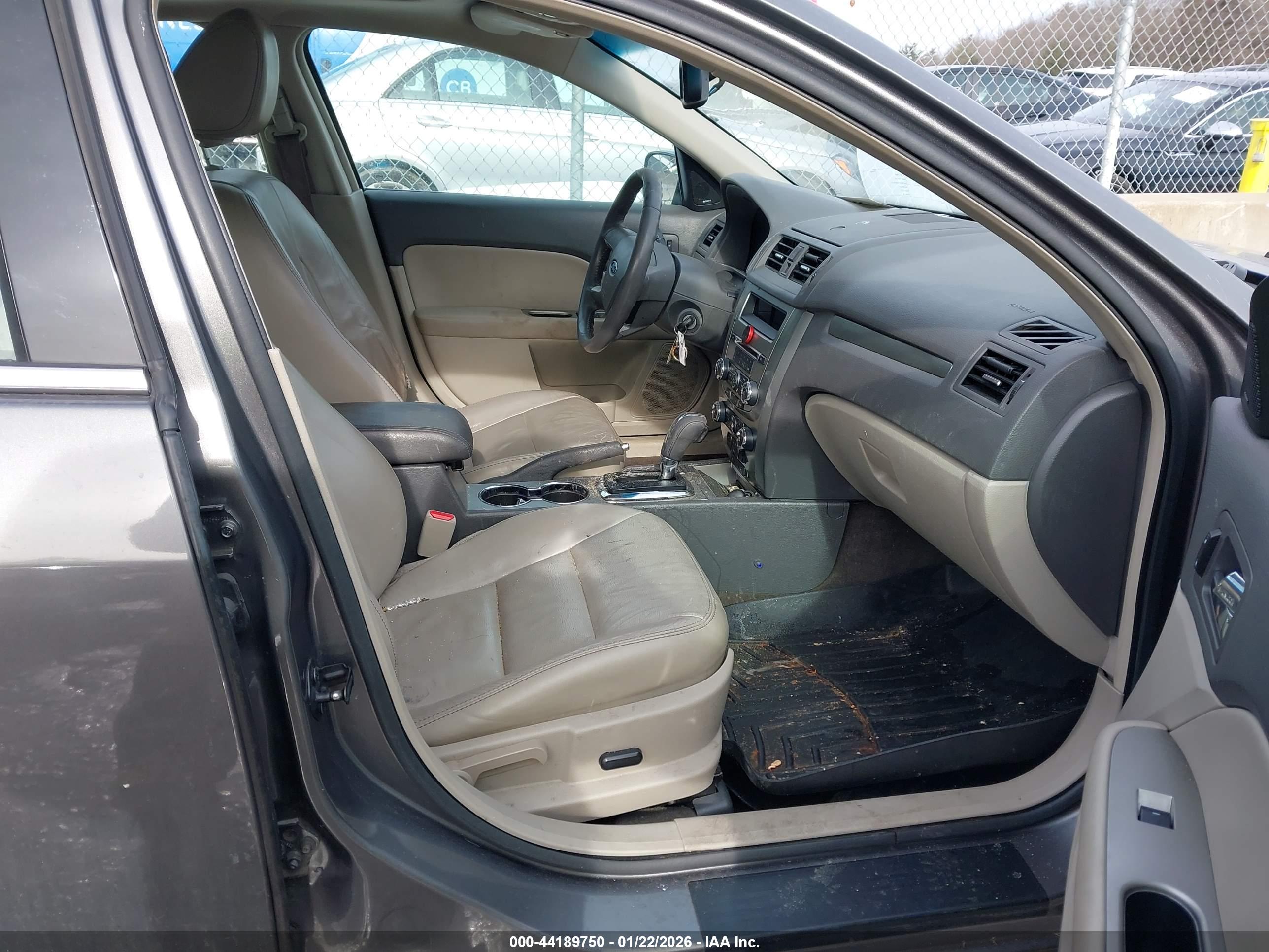 FORD FUSION image 5