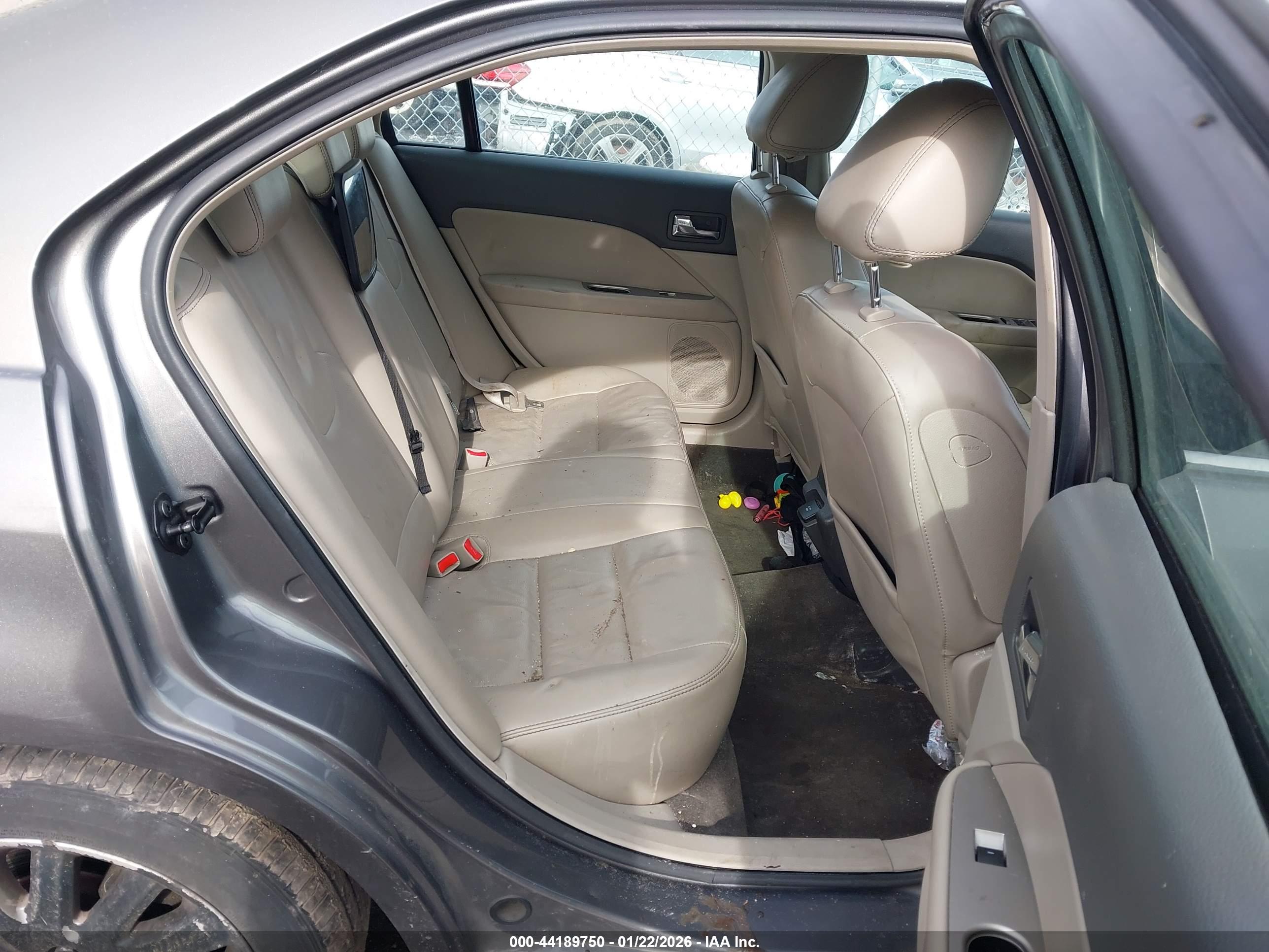 FORD FUSION image 8
