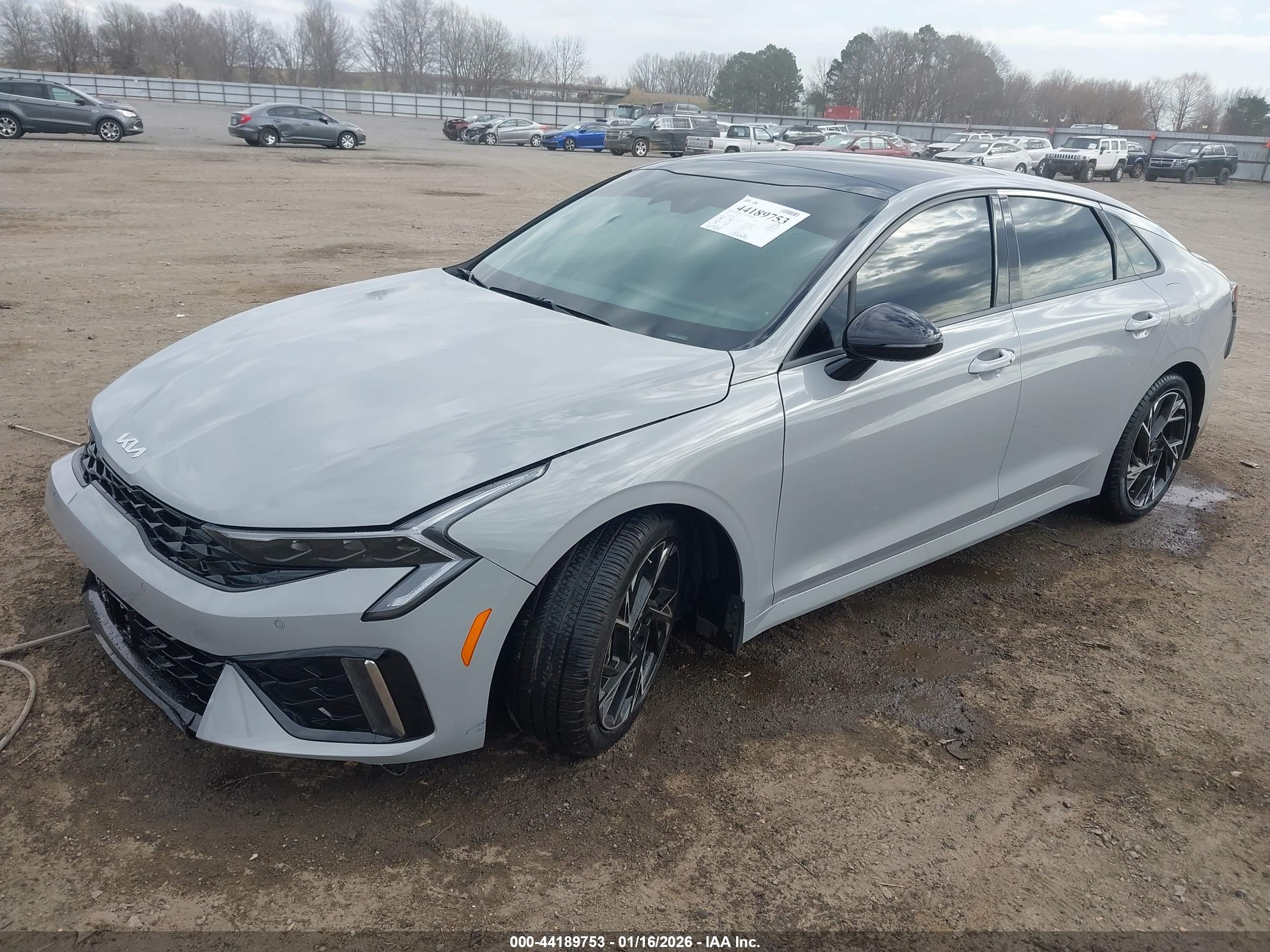 KIA K5 image 2