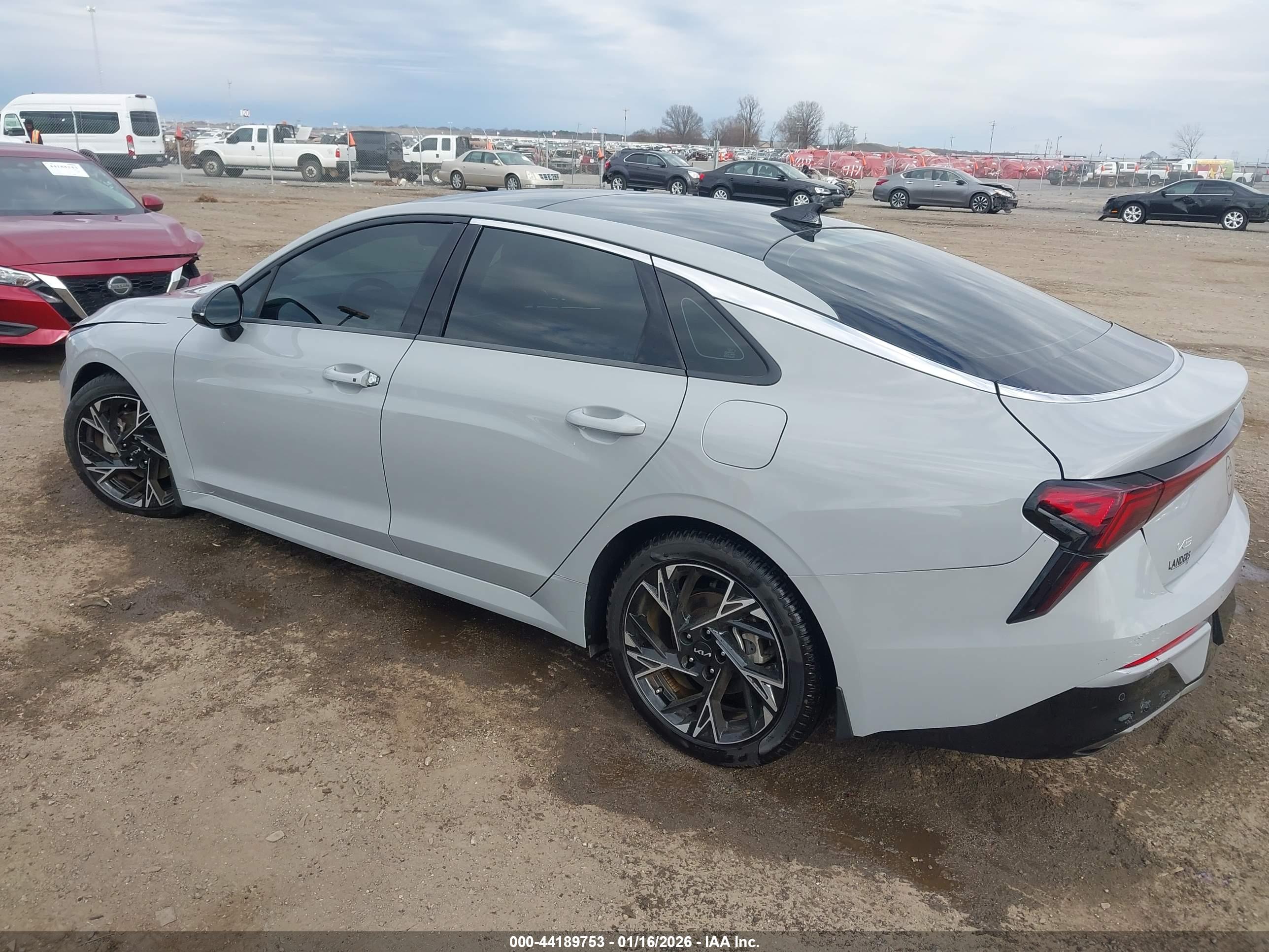 KIA K5 image 3