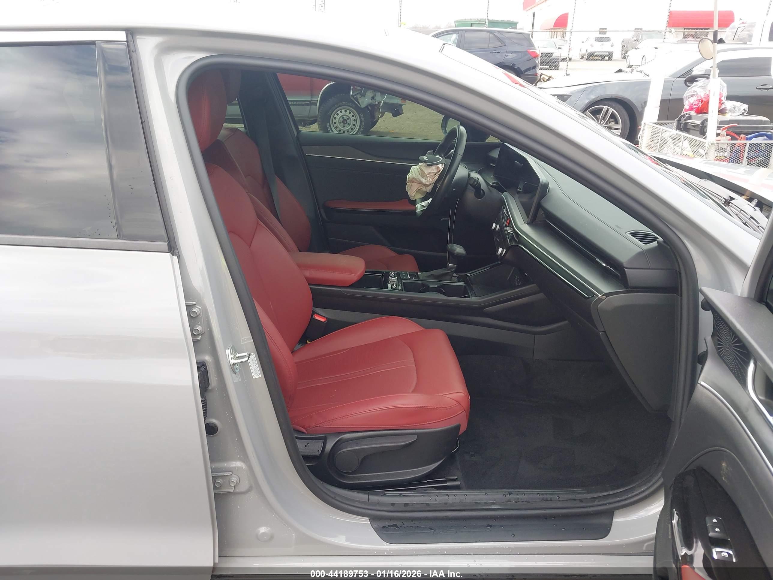 KIA K5 image 5